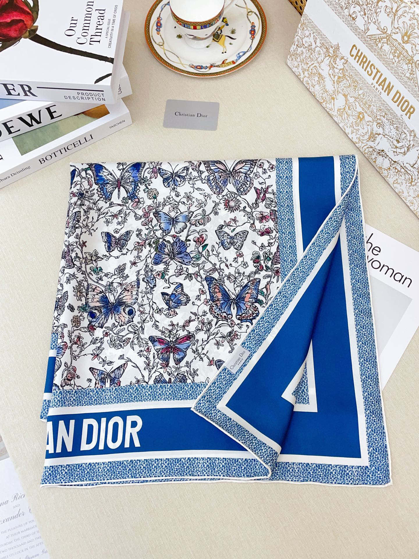 ✨✨【18姆米 双面同色】高级感爆棚❗️CD高级时髦风‼️配色非常考究，图案匠心，上身简直美得太惊艳了❤