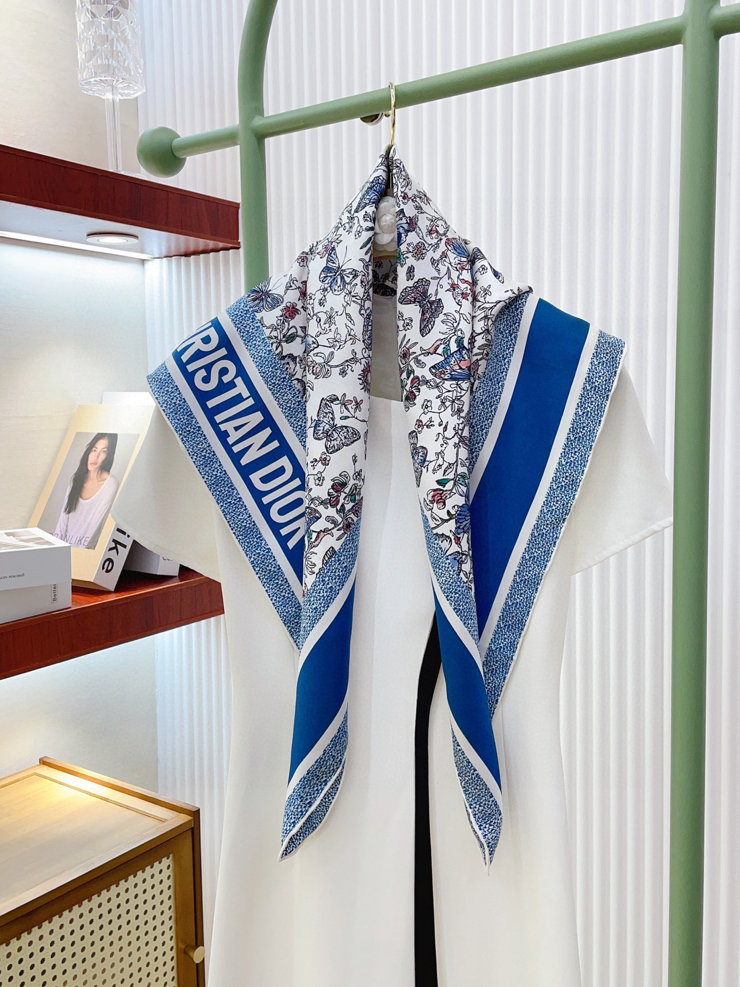 ✨✨【18姆米 双面同色】高级感爆棚❗️CD高级时髦风‼️配色非常考究，图案匠心，上身简直美得太惊艳了❤