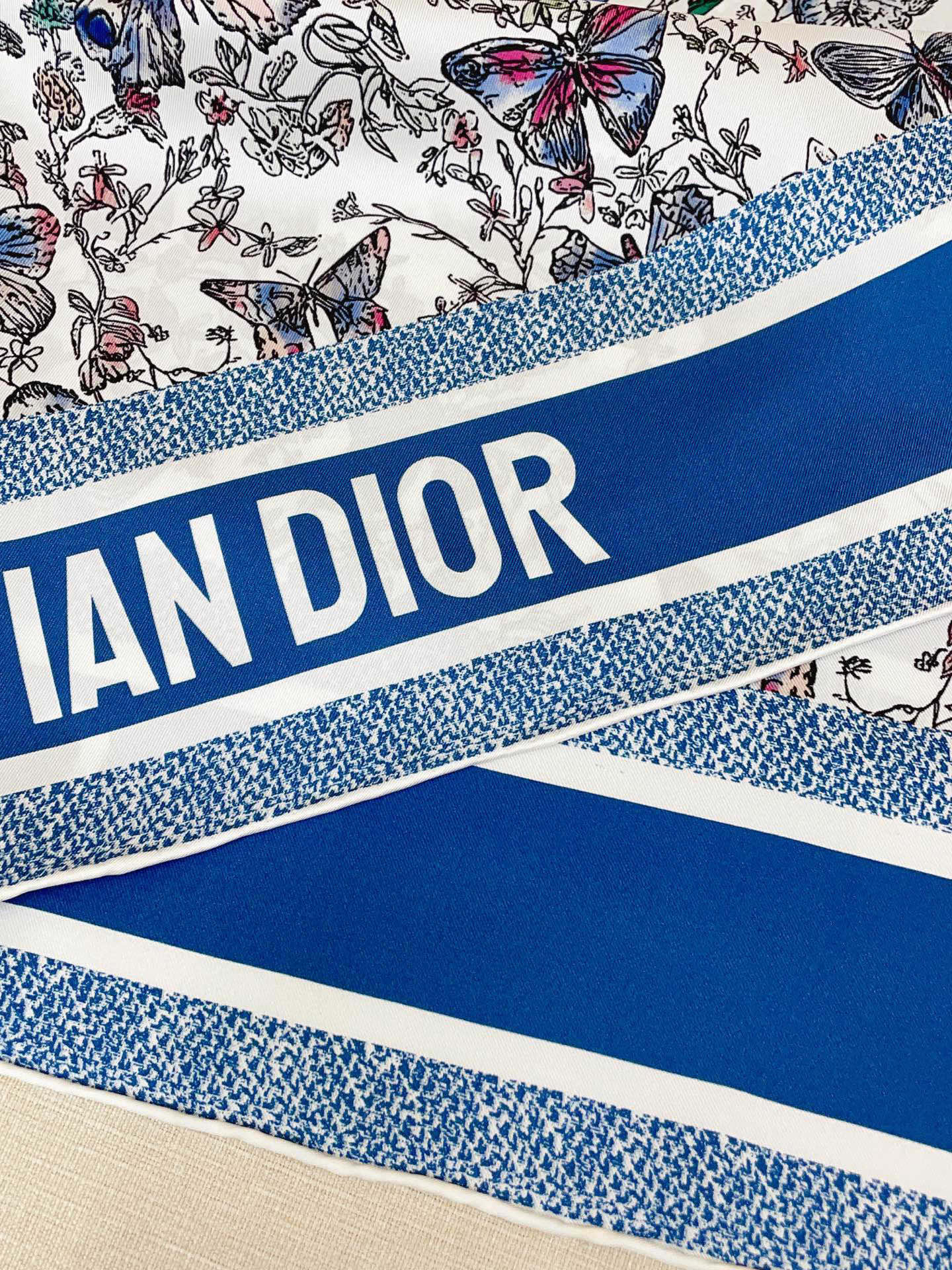 ✨✨【18姆米 双面同色】高级感爆棚❗️CD高级时髦风‼️配色非常考究，图案匠心，上身简直美得太惊艳了❤