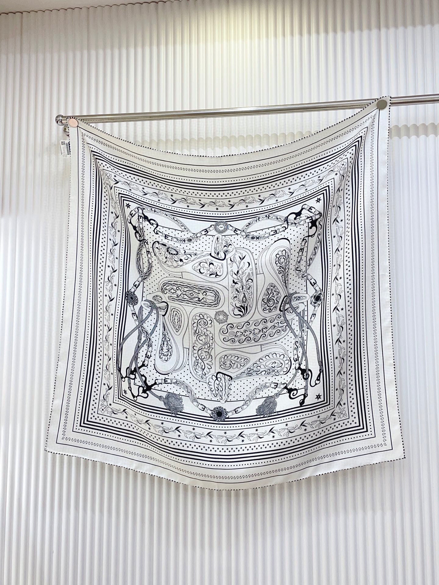 ✨✨【18姆米 双面同色】H**S真丝新款🆕👏👏买了都说好看‼️推荐💕【亚马逊的节日 90】真丝方巾，顶