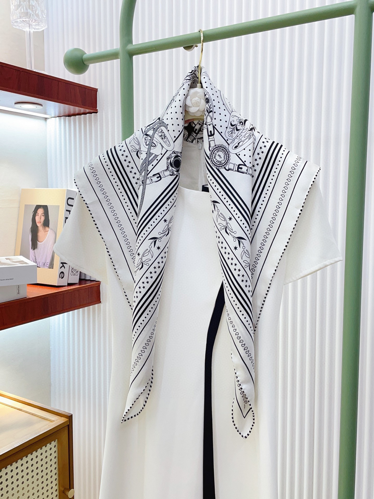 ✨✨【18姆米 双面同色】H**S真丝新款🆕👏👏买了都说好看‼️推荐💕【亚马逊的节日 90】真丝方巾，顶