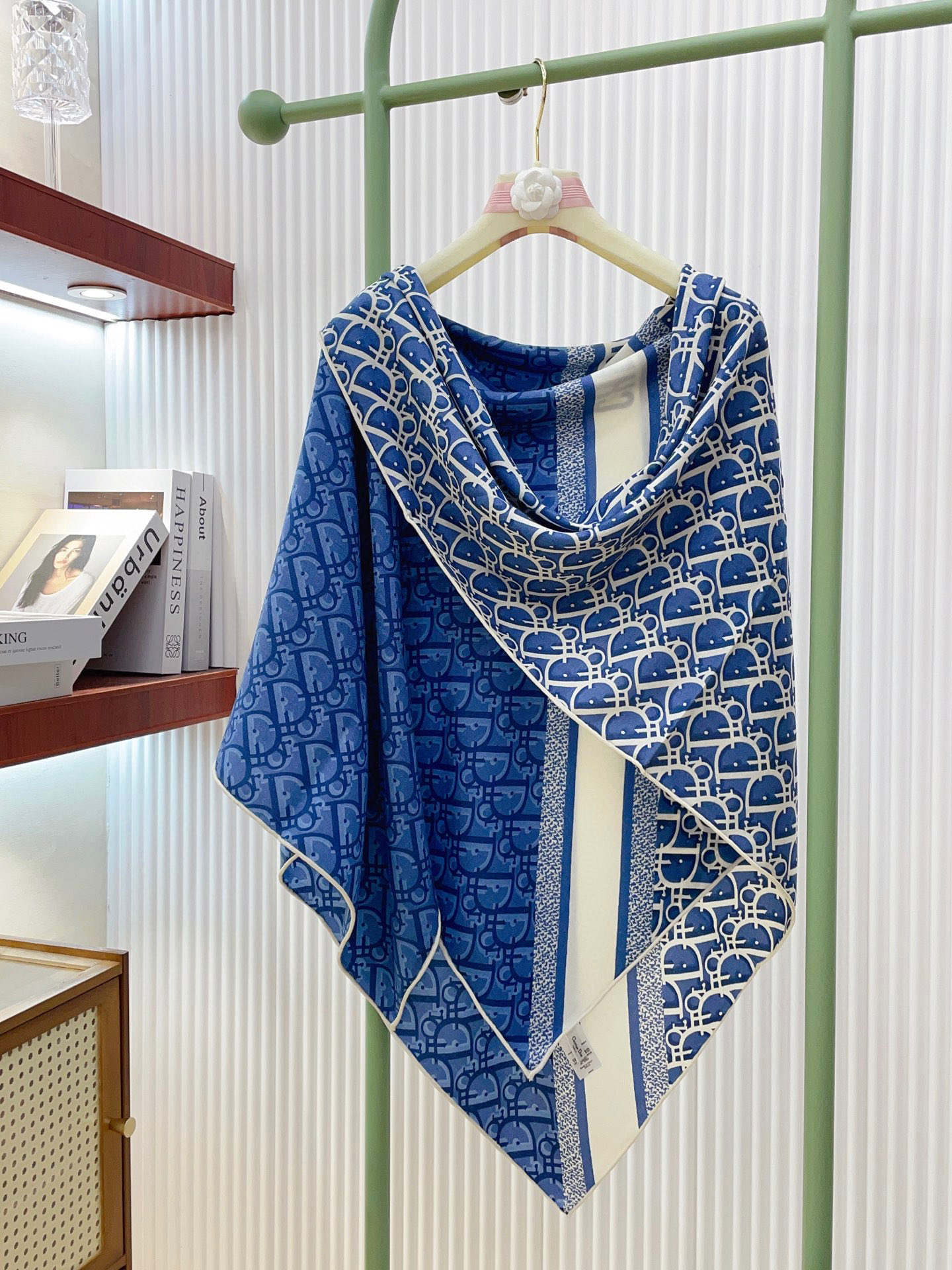 ✨✨【双面同色 丝毛款】CD家羊绒新款 买了都说好看‼️推荐💕双面同色羊绒方巾‼️D家ZG爆款🎁💟立体呈