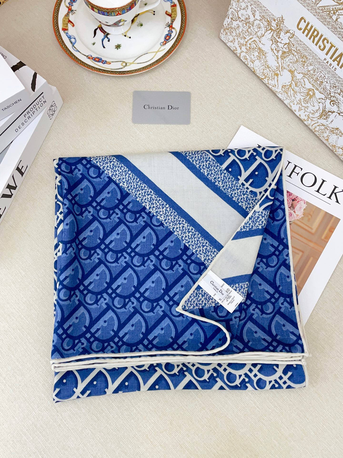 ✨✨【双面同色 丝毛款】CD家羊绒新款 买了都说好看‼️推荐💕双面同色羊绒方巾‼️D家ZG爆款🎁💟立体呈