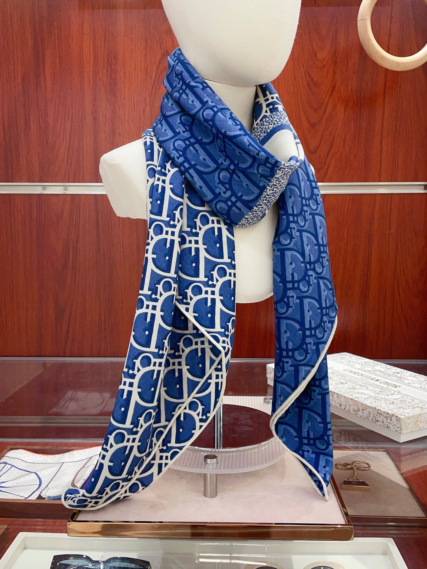 ✨✨【双面同色 丝毛款】CD家羊绒新款 买了都说好看‼️推荐💕双面同色羊绒方巾‼️D家ZG爆款🎁💟立体呈