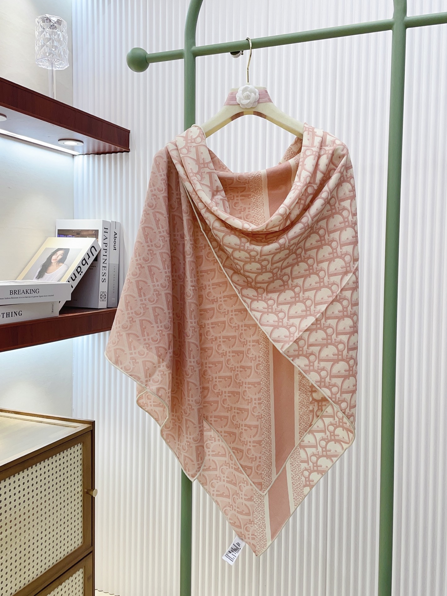 ✨✨【双面同色 丝毛款】CD家羊绒新款 买了都说好看‼️推荐💕双面同色羊绒方巾‼️D家ZG爆款🎁💟立体呈