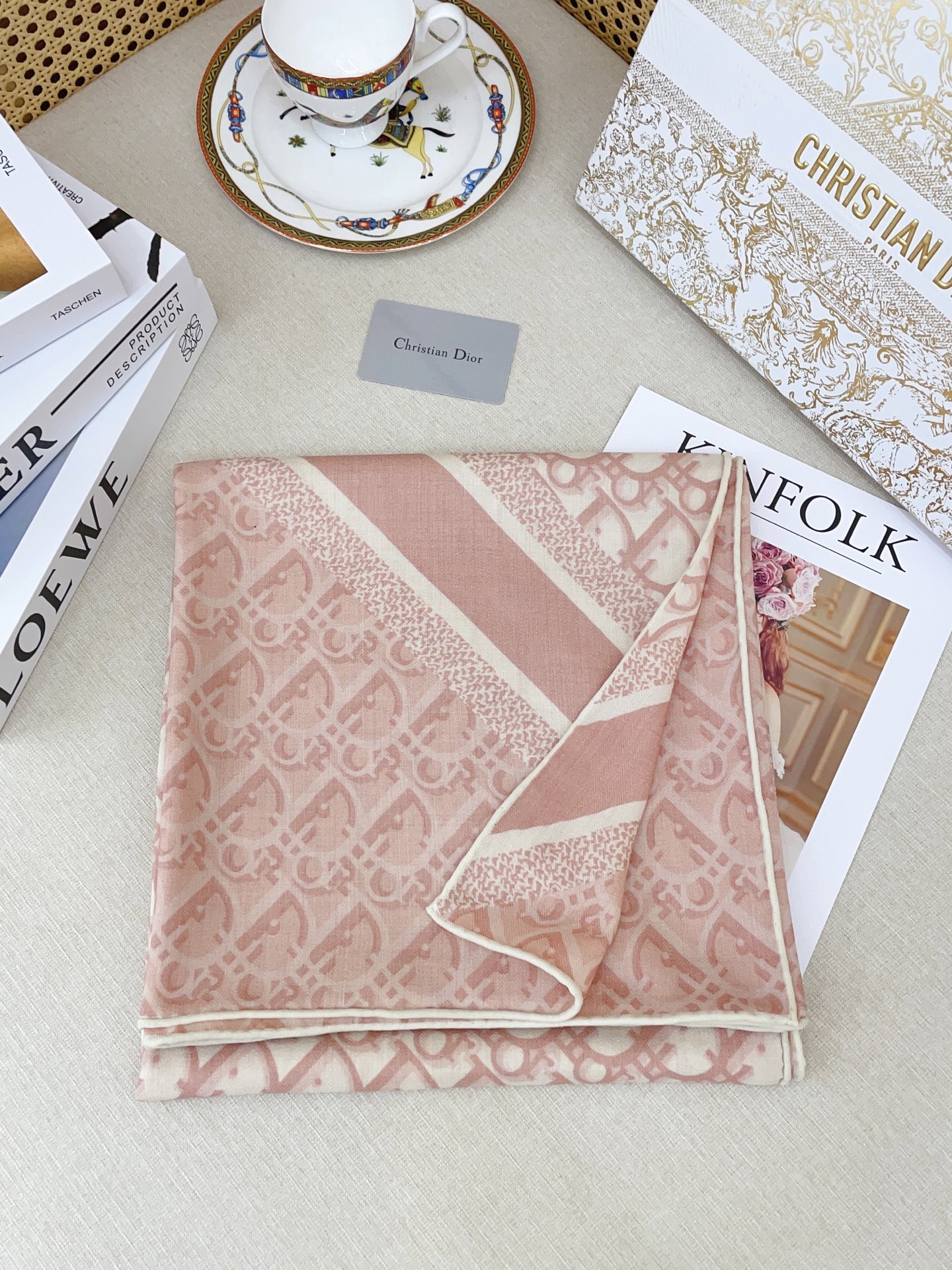 ✨✨【双面同色 丝毛款】CD家羊绒新款 买了都说好看‼️推荐💕双面同色羊绒方巾‼️D家ZG爆款🎁💟立体呈