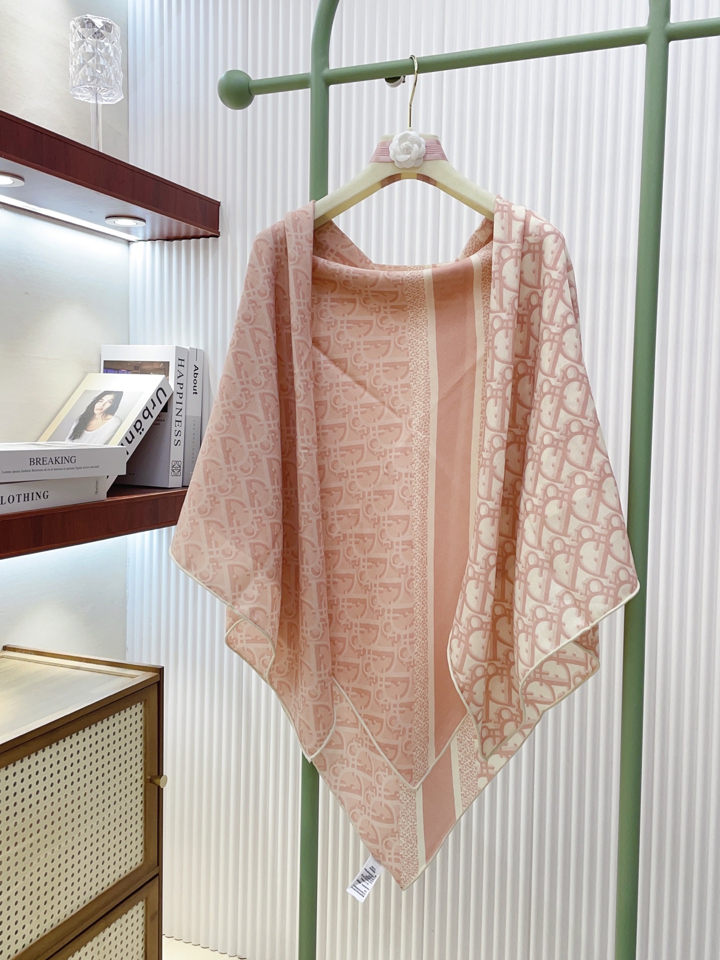 ✨✨【双面同色 丝毛款】CD家羊绒新款 买了都说好看‼️推荐💕双面同色羊绒方巾‼️D家ZG爆款🎁💟立体呈