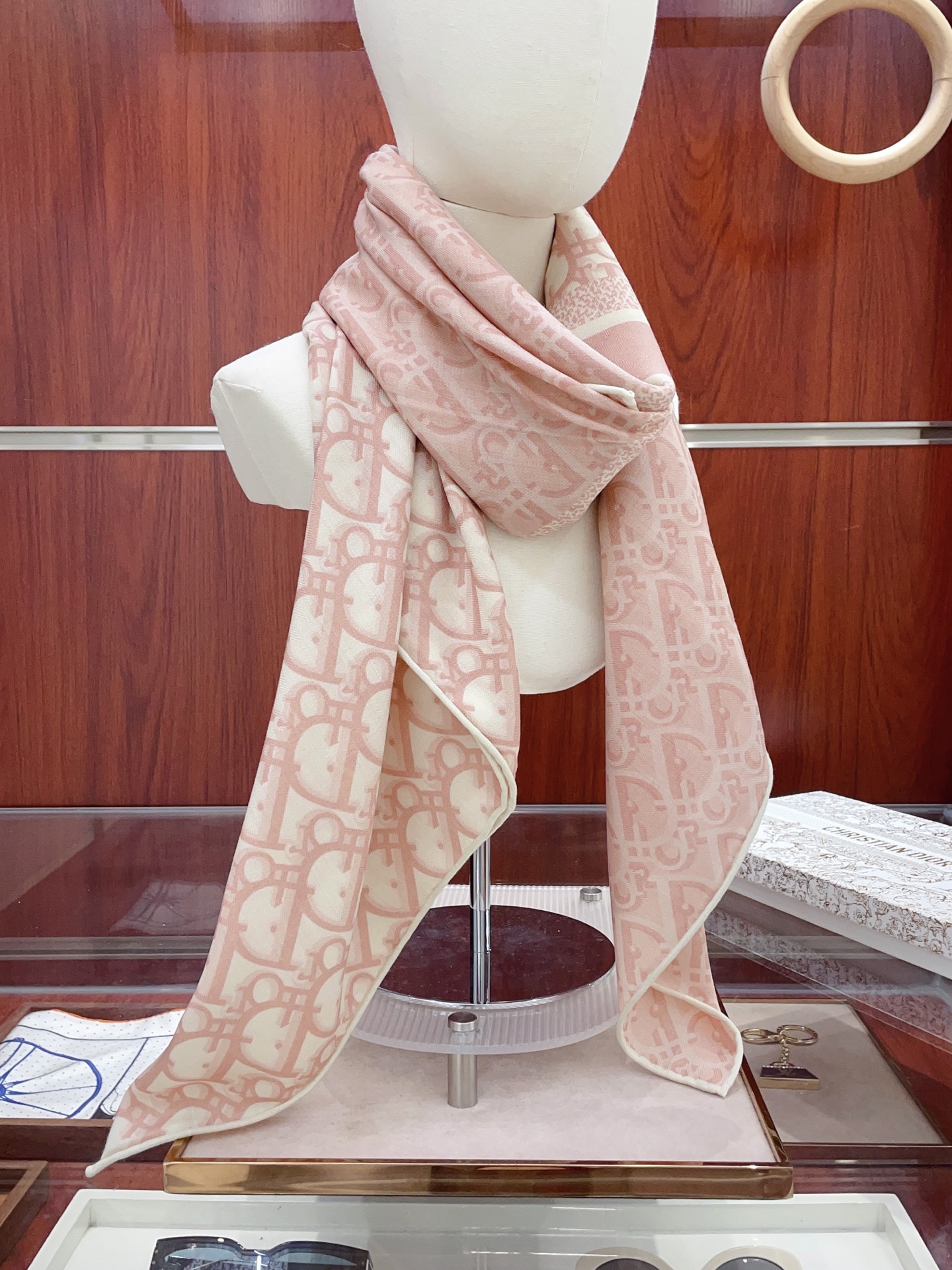 ✨✨【双面同色 丝毛款】CD家羊绒新款 买了都说好看‼️推荐💕双面同色羊绒方巾‼️D家ZG爆款🎁💟立体呈