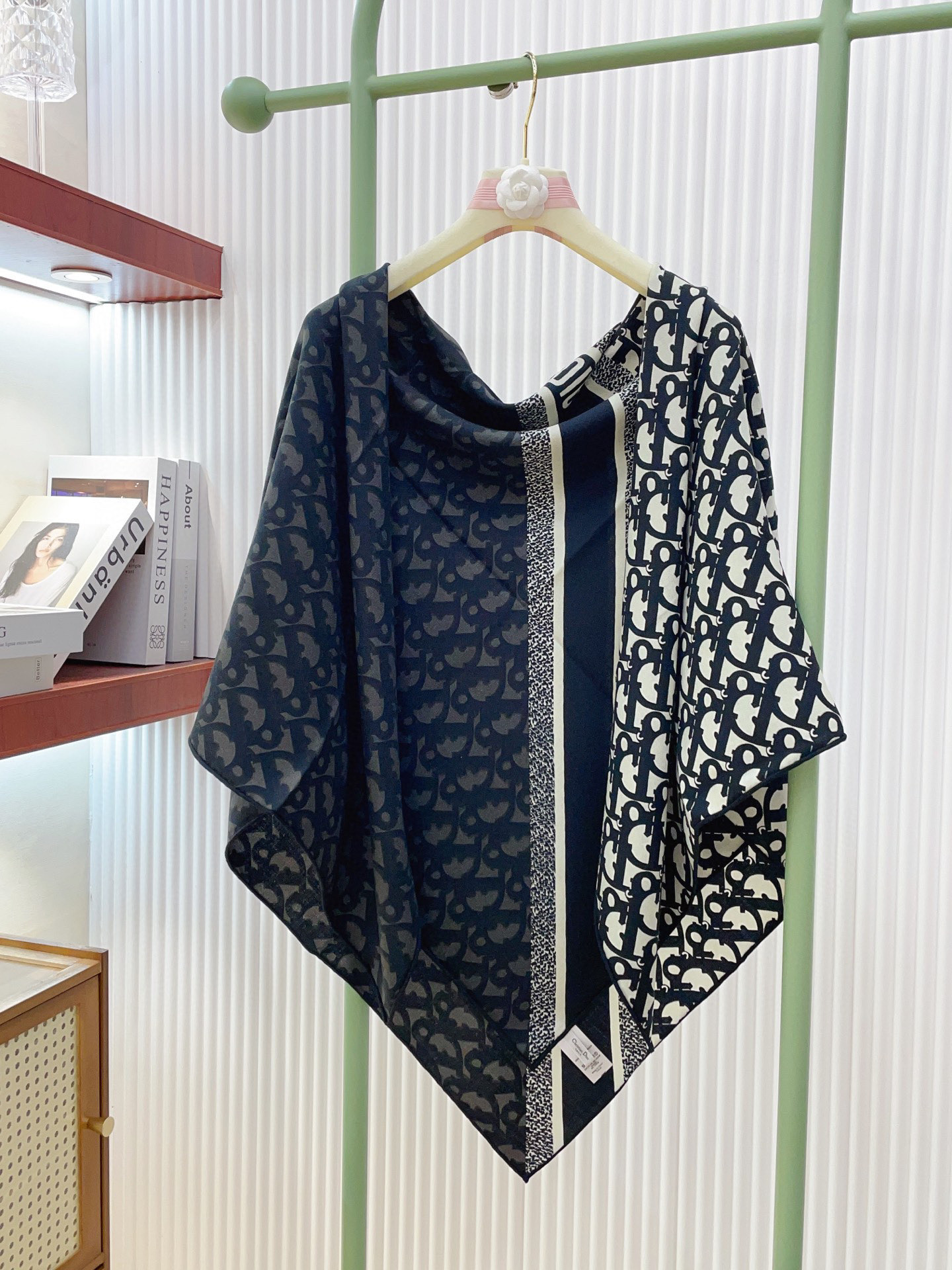 ✨✨【双面同色 丝毛款】CD家羊绒新款 买了都说好看‼️推荐💕双面同色羊绒方巾‼️D家ZG爆款🎁💟立体呈