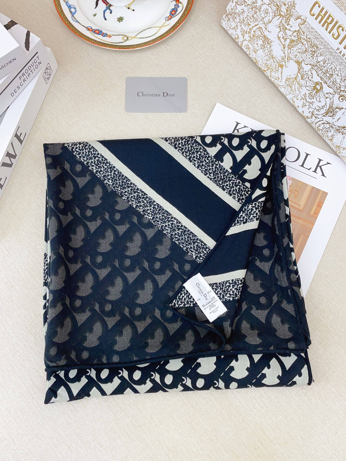 ✨✨【双面同色 丝毛款】CD家羊绒新款 买了都说好看‼️推荐💕双面同色羊绒方巾‼️D家ZG爆款🎁💟立体呈