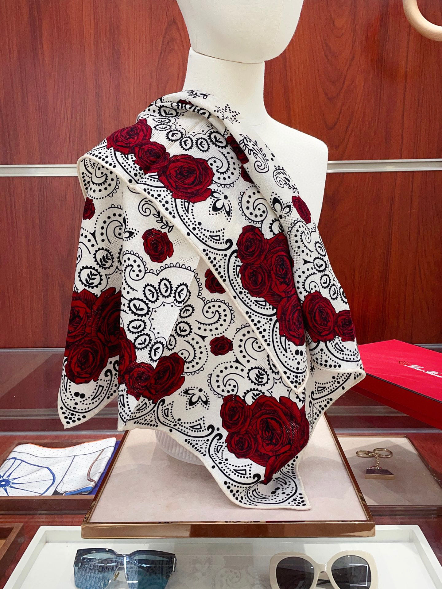 ✨✨【暗纹提花丝毛款 双面同色】新品 LP家【小方巾】春夏真丝款 随意切换造型 ,小巧又不失优雅的款式 