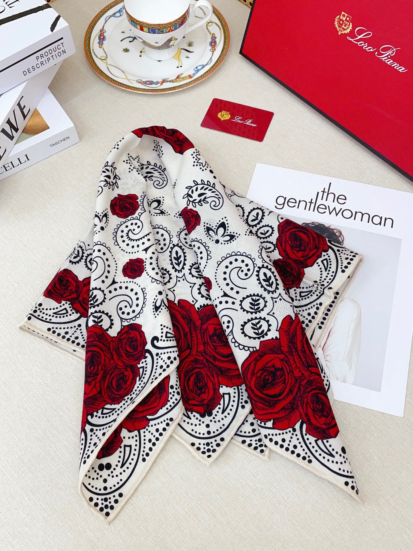 ✨✨【暗纹提花丝毛款 双面同色】新品 LP家【小方巾】春夏真丝款 随意切换造型 ,小巧又不失优雅的款式 