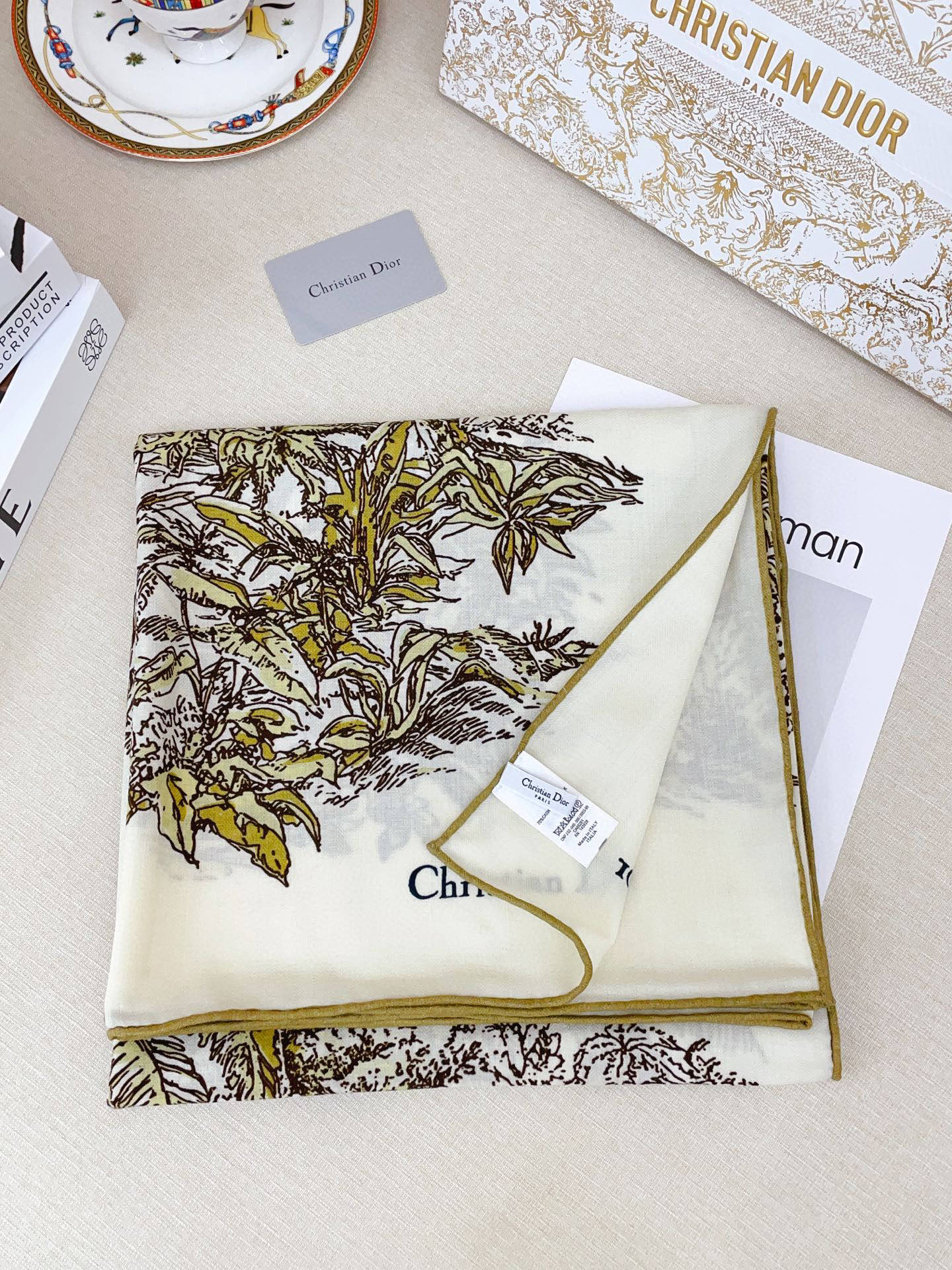 ✨✨【双面同色 丝毛款】CD家羊绒新款 买了都说好看‼️推荐💕双面同色羊绒方巾‼️D家ZG爆款🎁💟立体呈