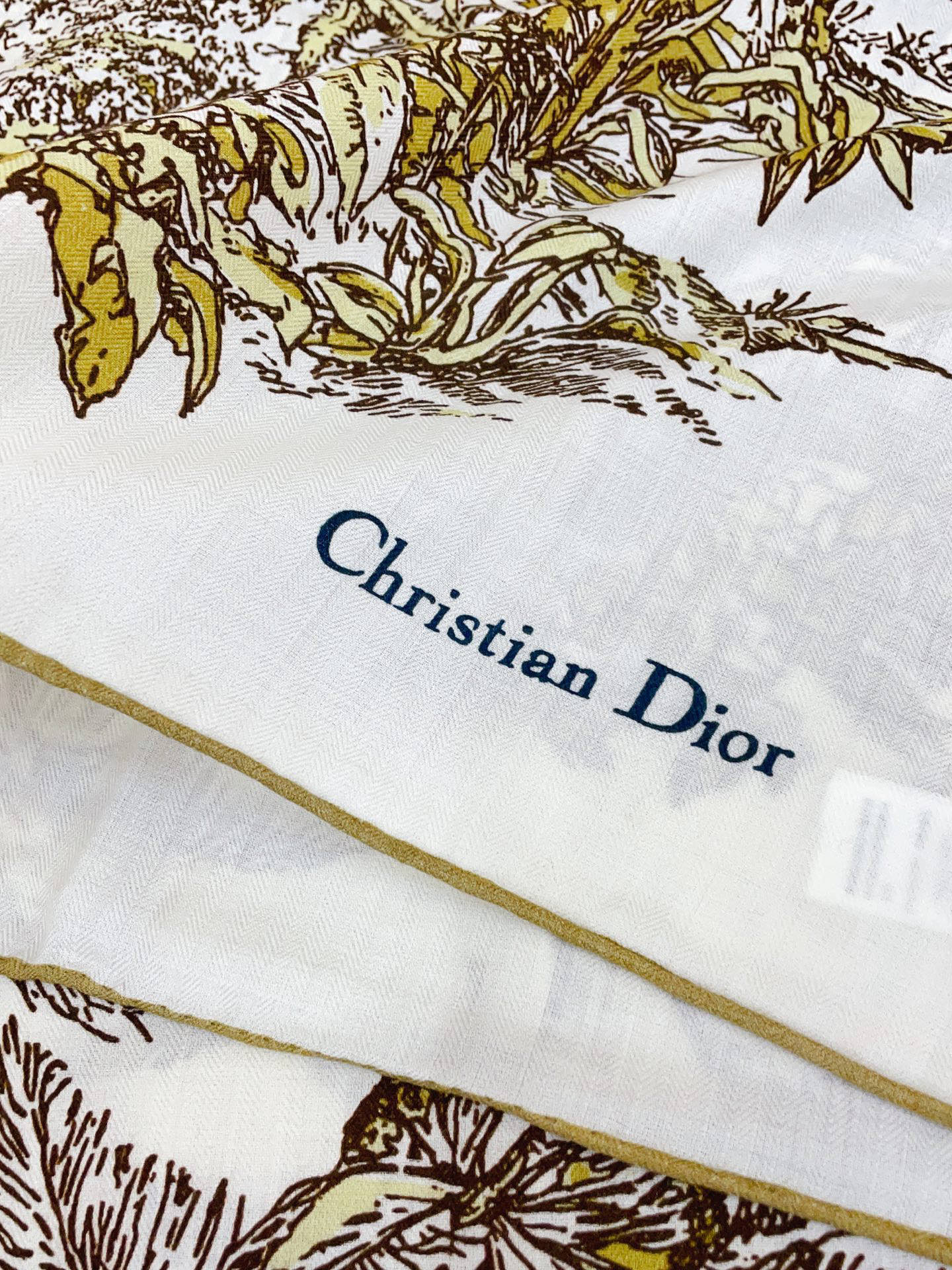 ✨✨【双面同色 丝毛款】CD家羊绒新款 买了都说好看‼️推荐💕双面同色羊绒方巾‼️D家ZG爆款🎁💟立体呈