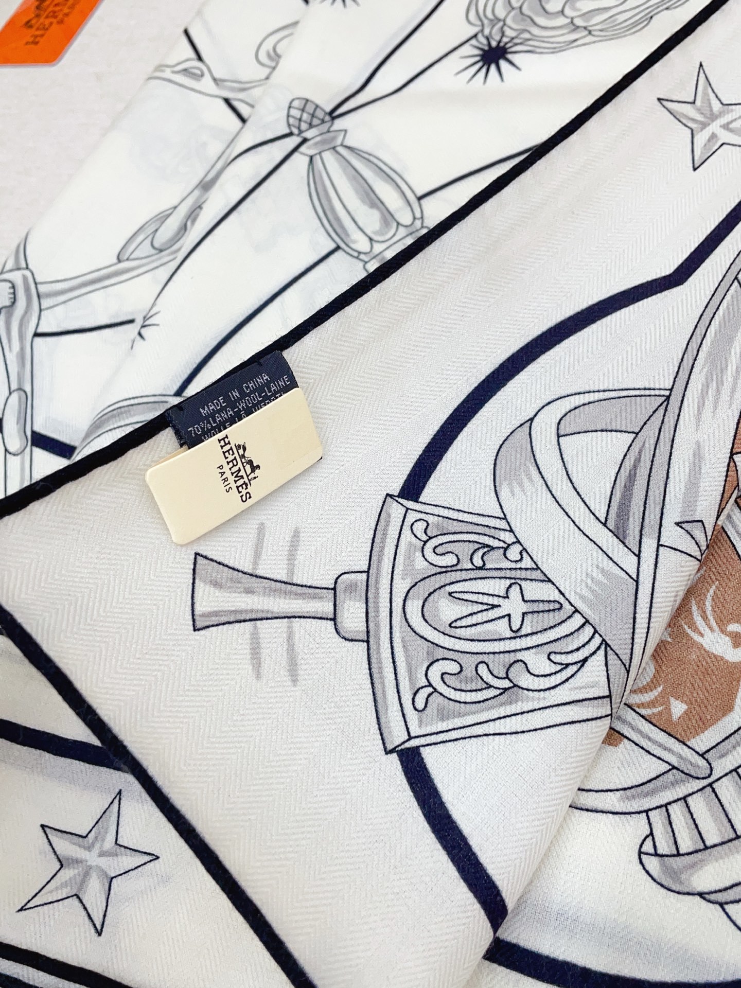 ✨✨【双面同色 丝毛款】H家羊绒新款 买了都说好看‼️推荐💕【星辰合唱团 140】羊绒方巾‼️H家ZG爆