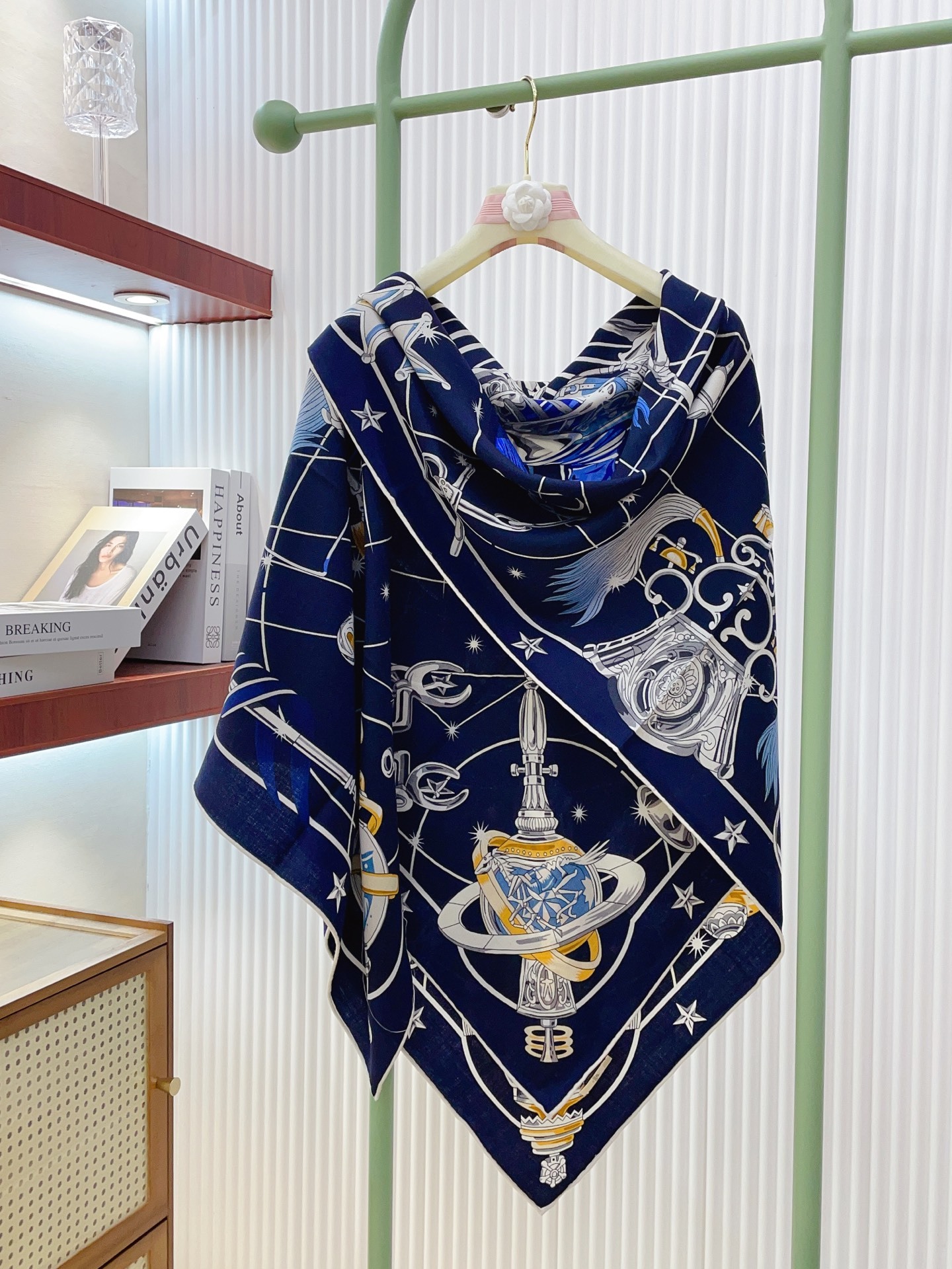 ✨✨【双面同色 丝毛款】H家羊绒新款 买了都说好看‼️推荐💕【星辰合唱团 140】羊绒方巾‼️H家ZG爆