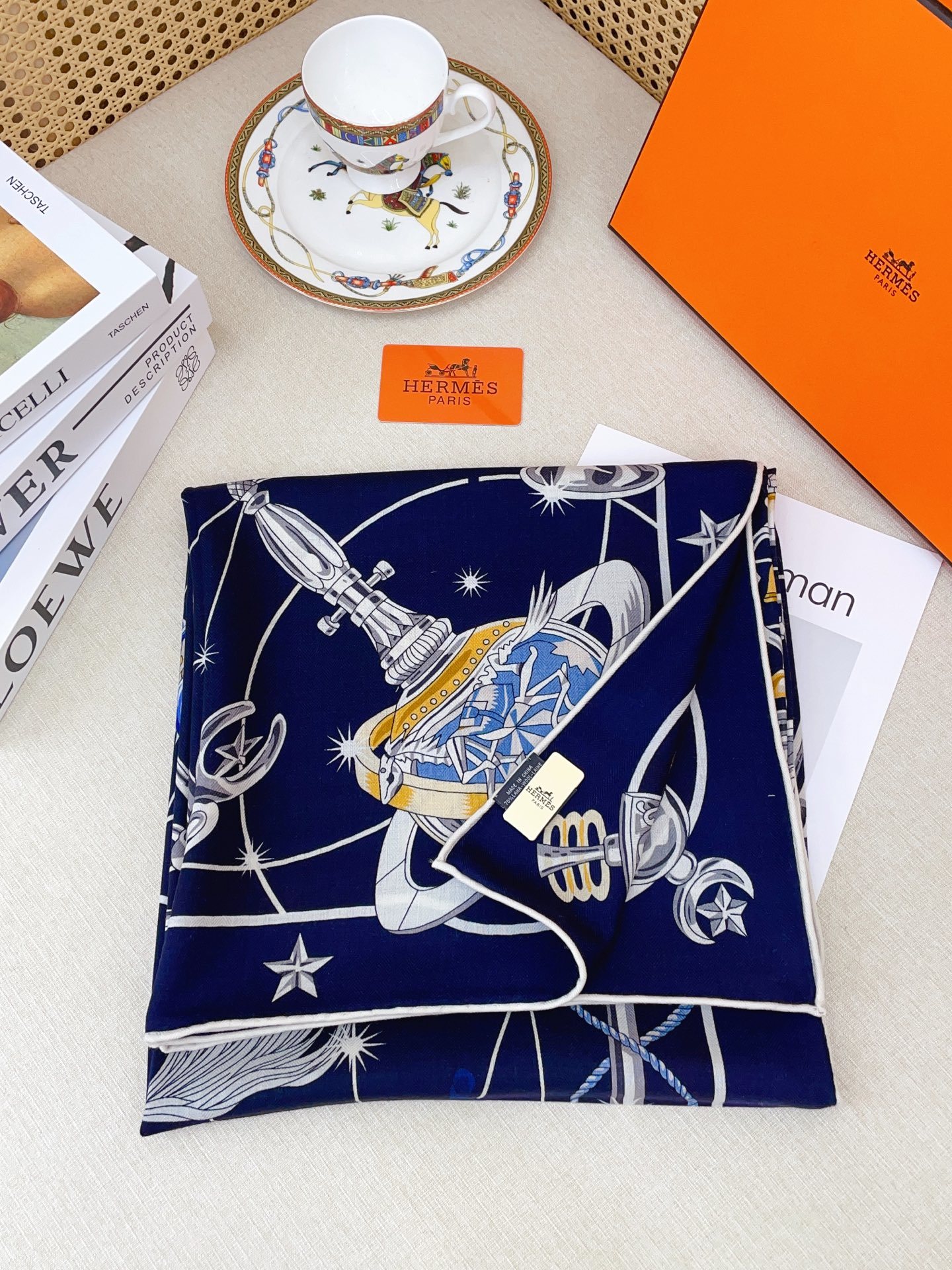 ✨✨【双面同色 丝毛款】H家羊绒新款 买了都说好看‼️推荐💕【星辰合唱团 140】羊绒方巾‼️H家ZG爆