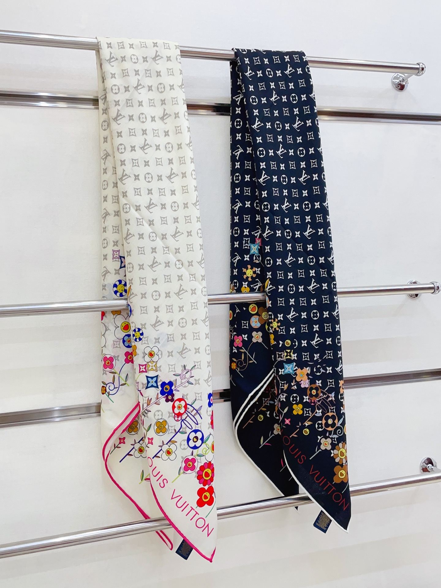 ✨✨【双面同色 丝毛款】L家羊绒新款 买了都说好看‼️推荐💕双面同色羊绒方巾‼️驴家ZG爆款🎁💟立体呈现