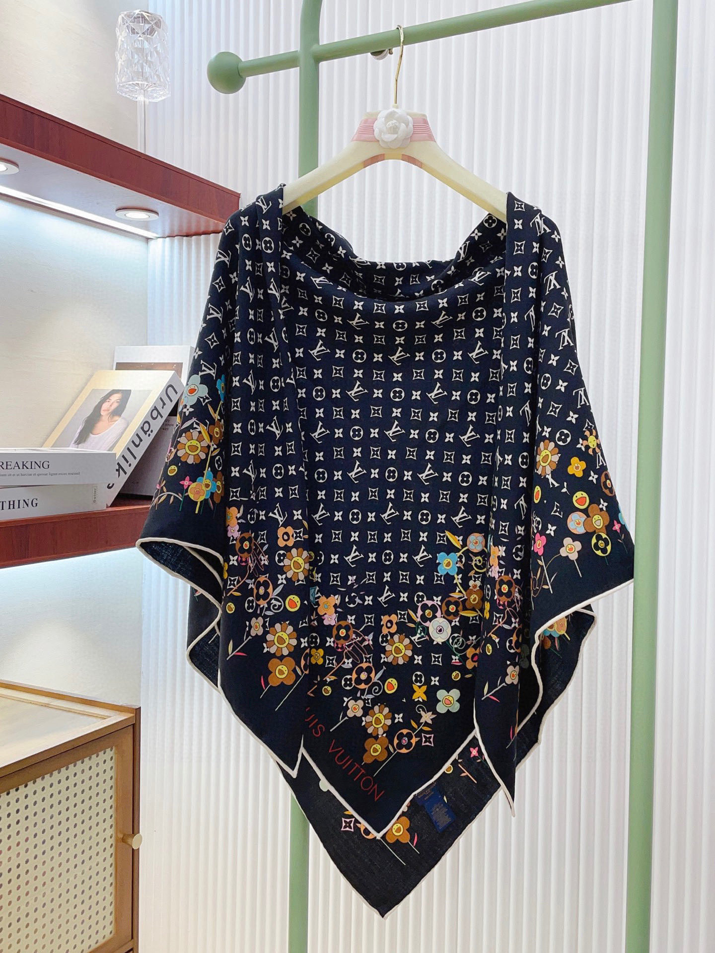 ✨✨【双面同色 丝毛款】L家羊绒新款 买了都说好看‼️推荐💕双面同色羊绒方巾‼️驴家ZG爆款🎁💟立体呈现