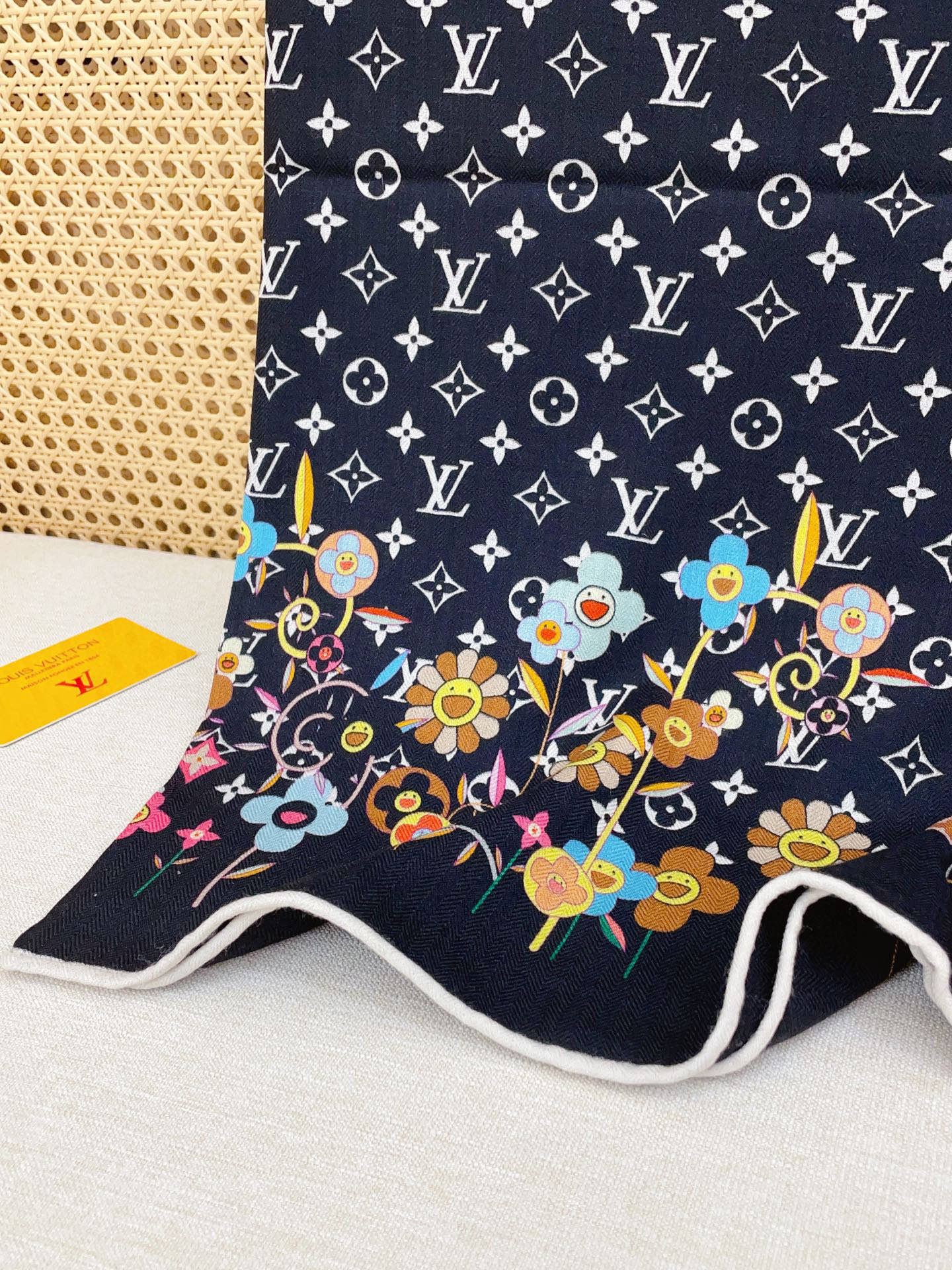 ✨✨【双面同色 丝毛款】L家羊绒新款 买了都说好看‼️推荐💕双面同色羊绒方巾‼️驴家ZG爆款🎁💟立体呈现