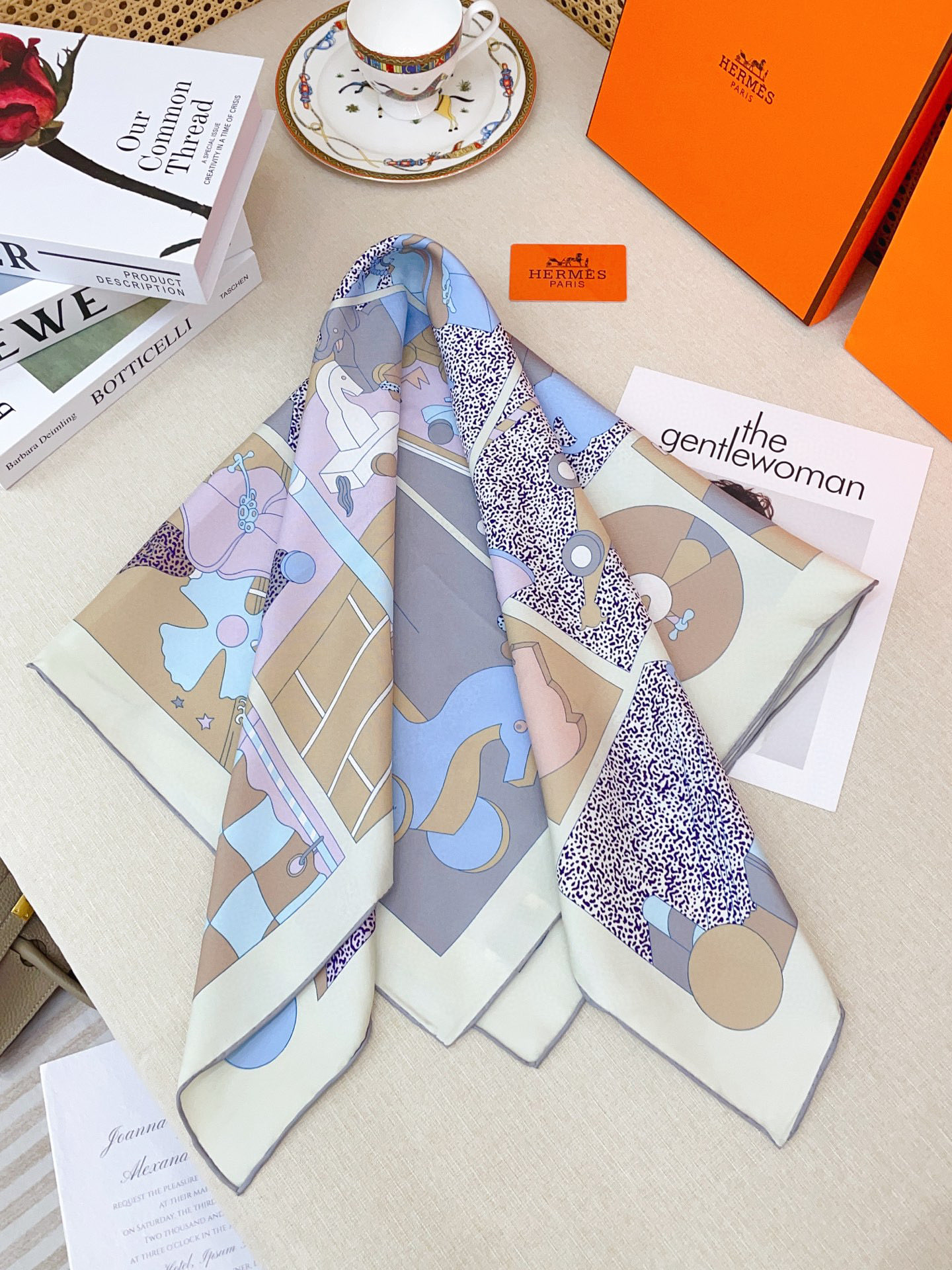 ✨✨【18姆米 双面同色】H**S真丝新款🆕👏👏买了都说好看‼️推荐💕【准备出发 90】真丝方巾，顶级工