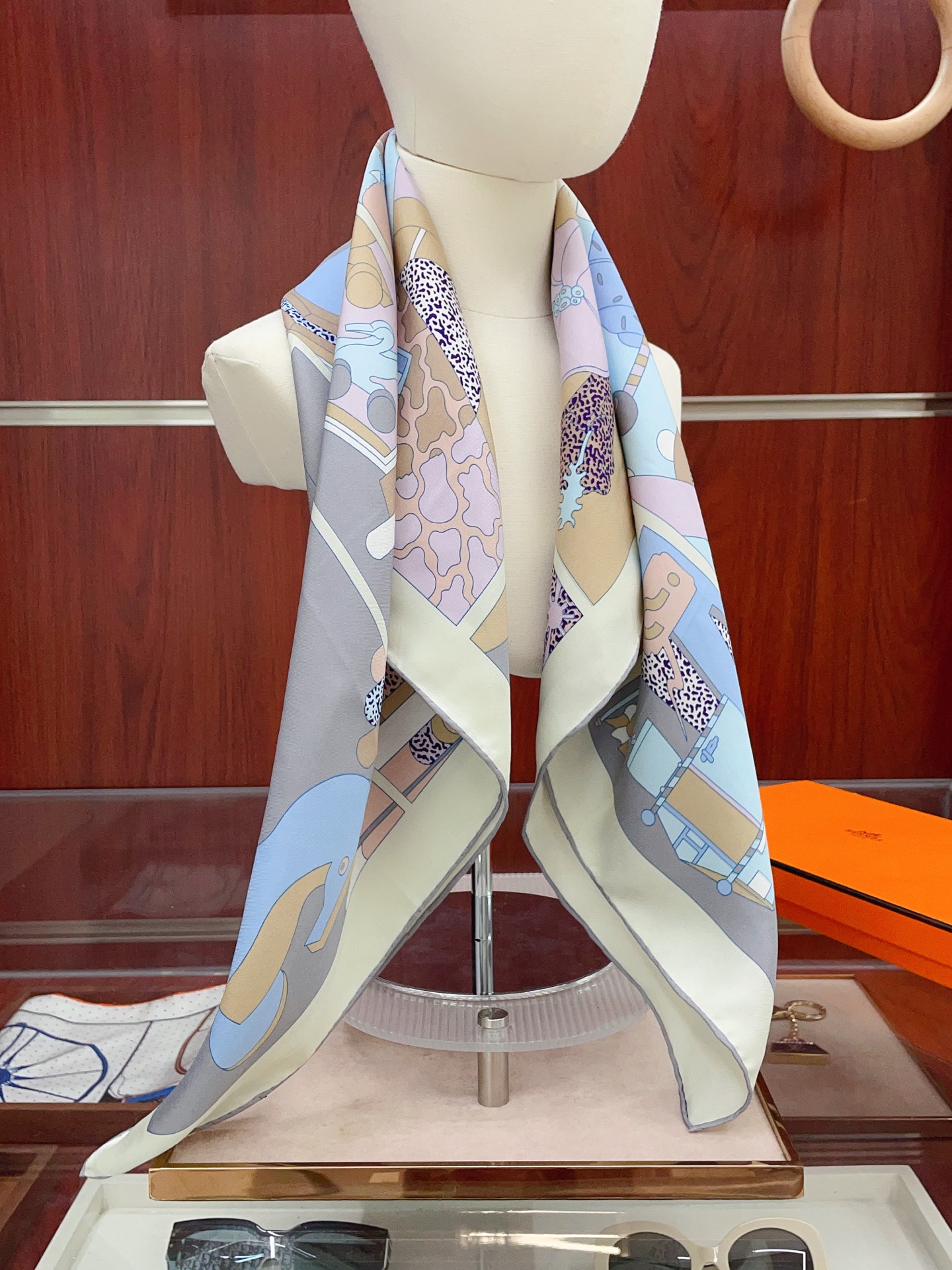 ✨✨【18姆米 双面同色】H**S真丝新款🆕👏👏买了都说好看‼️推荐💕【准备出发 90】真丝方巾，顶级工