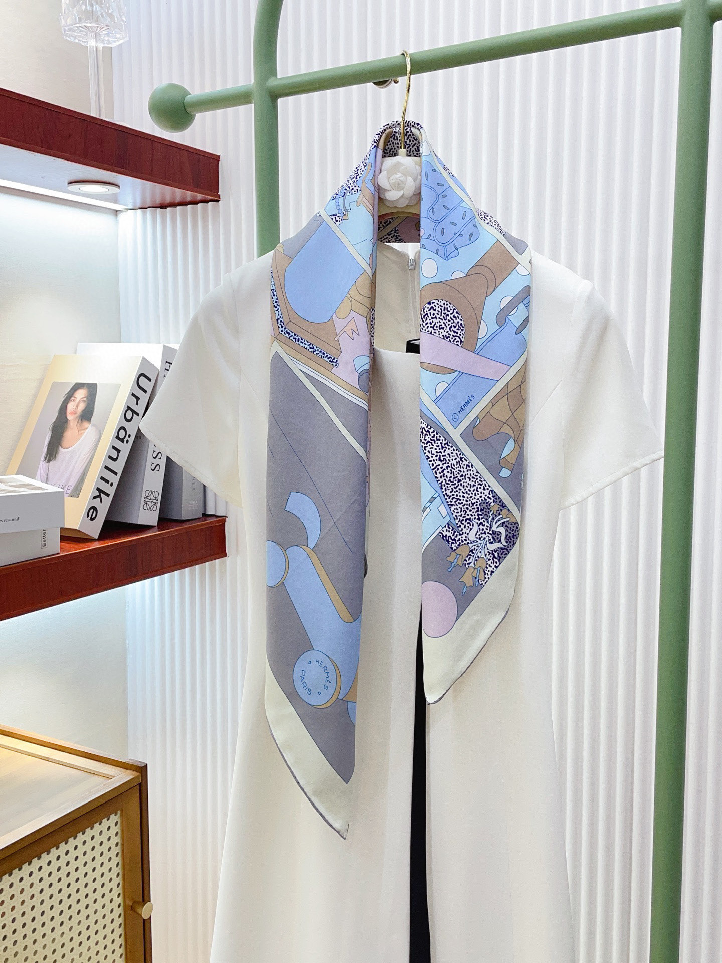 ✨✨【18姆米 双面同色】H**S真丝新款🆕👏👏买了都说好看‼️推荐💕【准备出发 90】真丝方巾，顶级工