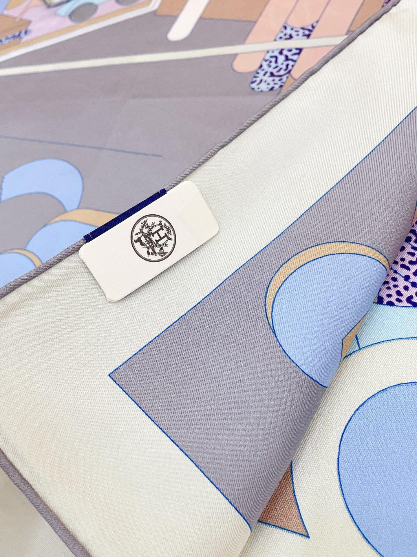 ✨✨【18姆米 双面同色】H**S真丝新款🆕👏👏买了都说好看‼️推荐💕【准备出发 90】真丝方巾，顶级工