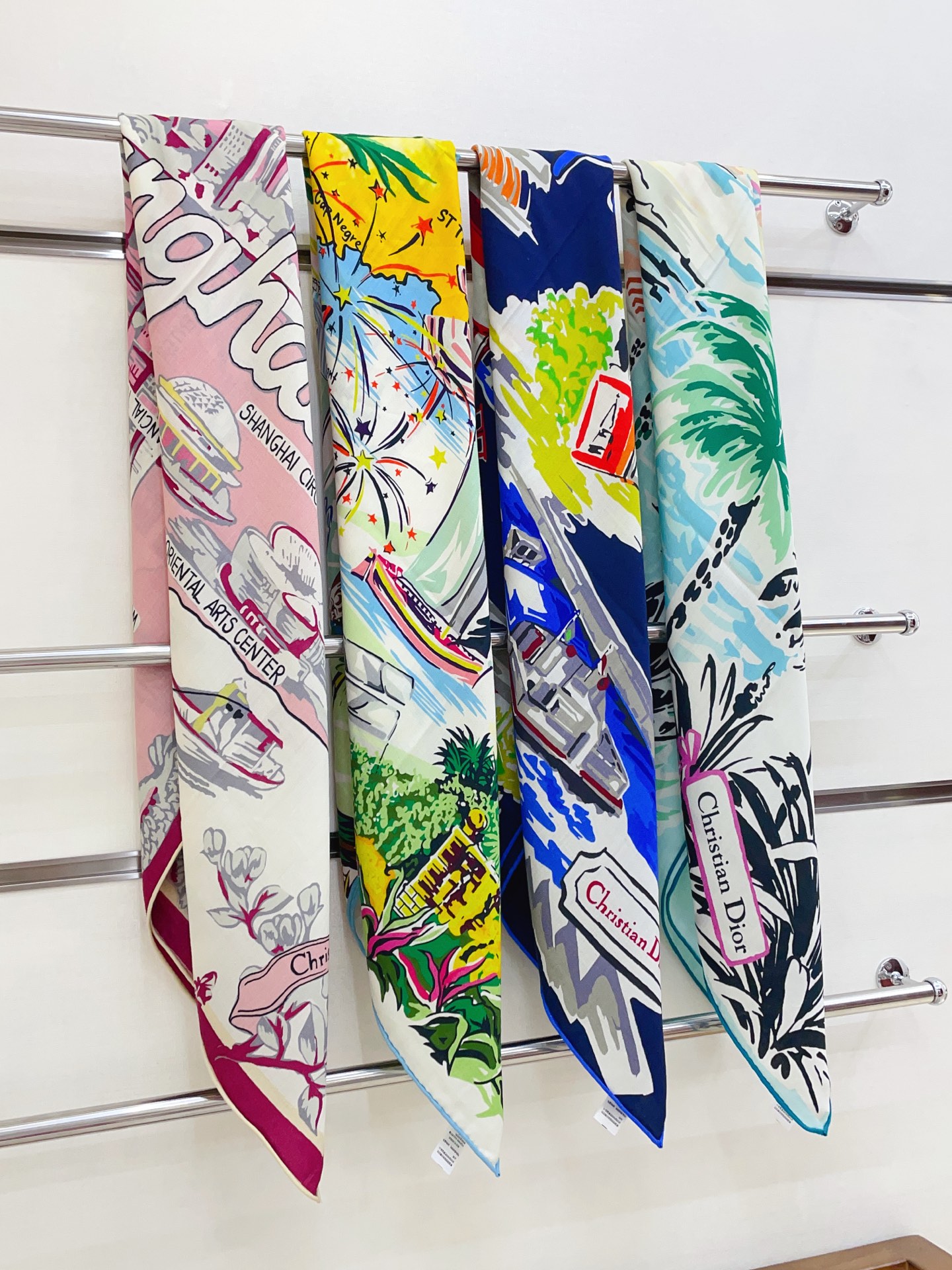 ✨✨【双面同色 丝毛款】CD家羊绒新款【城市系列风】 买了都说好看‼️推荐💕双面同色羊绒方巾‼️D家ZG