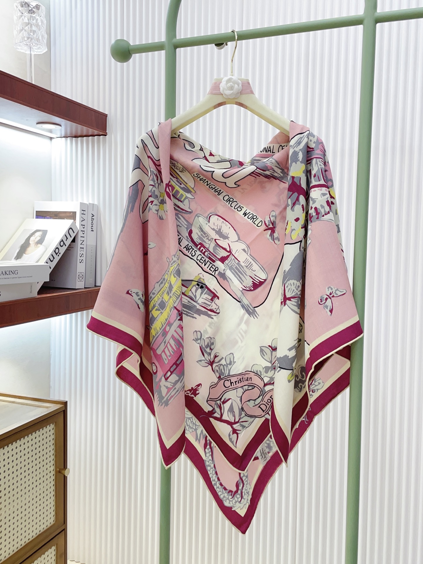 ✨✨【双面同色 丝毛款】CD家羊绒新款【城市系列风】 买了都说好看‼️推荐💕双面同色羊绒方巾‼️D家ZG