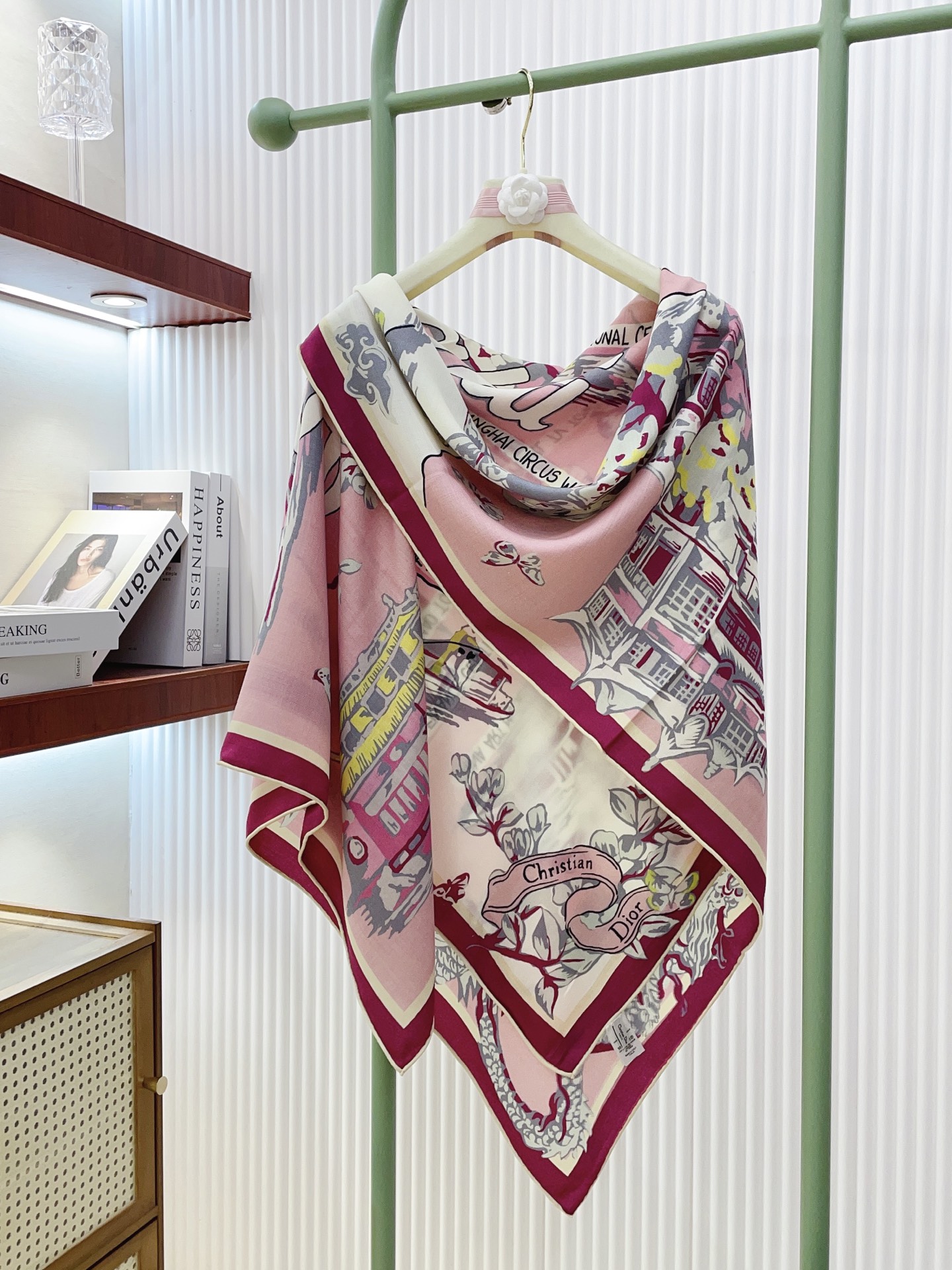 ✨✨【双面同色 丝毛款】CD家羊绒新款【城市系列风】 买了都说好看‼️推荐💕双面同色羊绒方巾‼️D家ZG