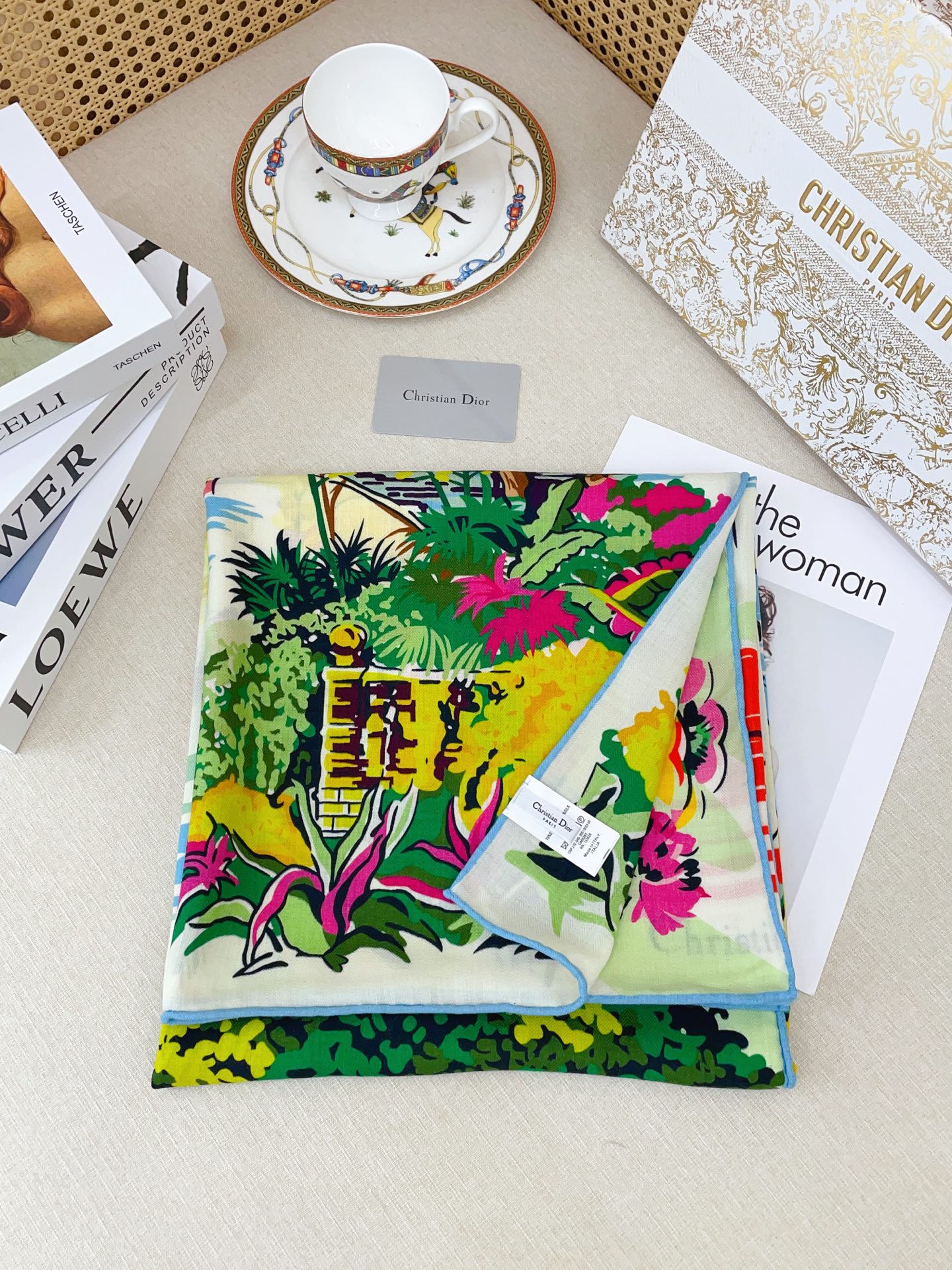 ✨✨【双面同色 丝毛款】CD家羊绒新款【城市系列风】 买了都说好看‼️推荐💕双面同色羊绒方巾‼️D家ZG