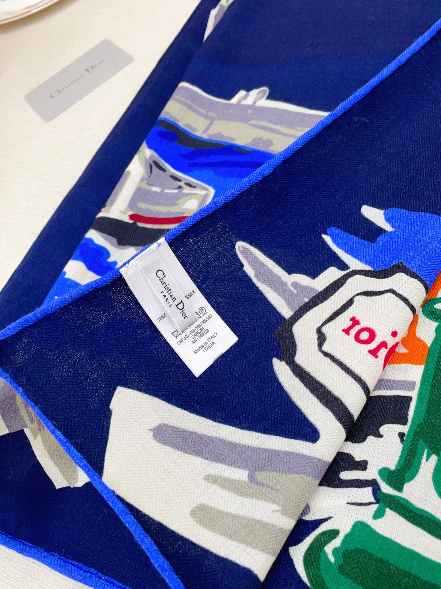 ✨✨【双面同色 丝毛款】CD家羊绒新款【城市系列风】 买了都说好看‼️推荐💕双面同色羊绒方巾‼️D家ZG