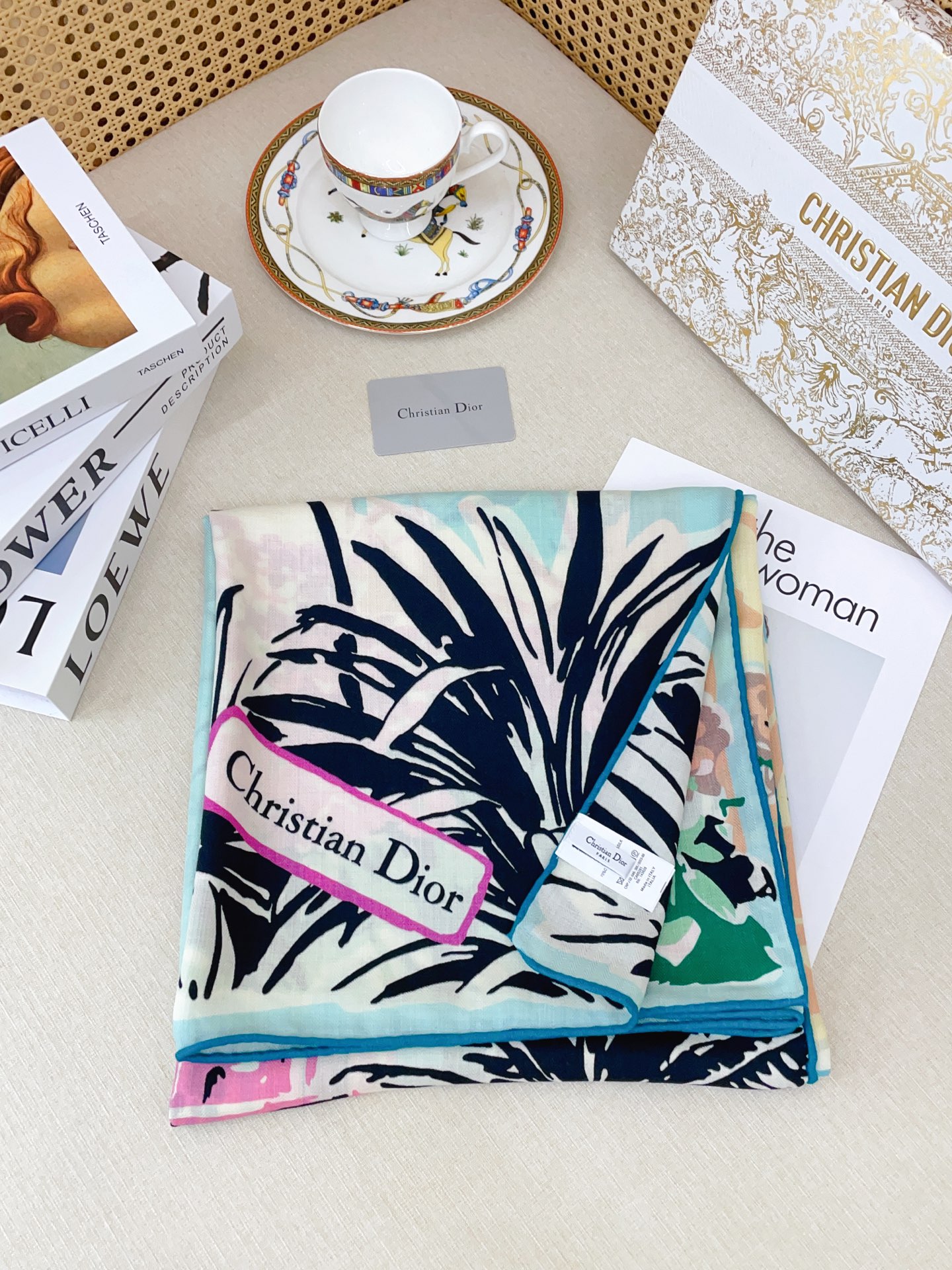 ✨✨【双面同色 丝毛款】CD家羊绒新款【城市系列风】 买了都说好看‼️推荐💕双面同色羊绒方巾‼️D家ZG