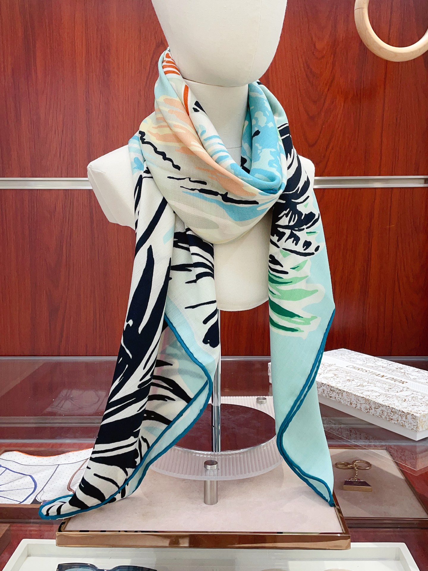 ✨✨【双面同色 丝毛款】CD家羊绒新款【城市系列风】 买了都说好看‼️推荐💕双面同色羊绒方巾‼️D家ZG