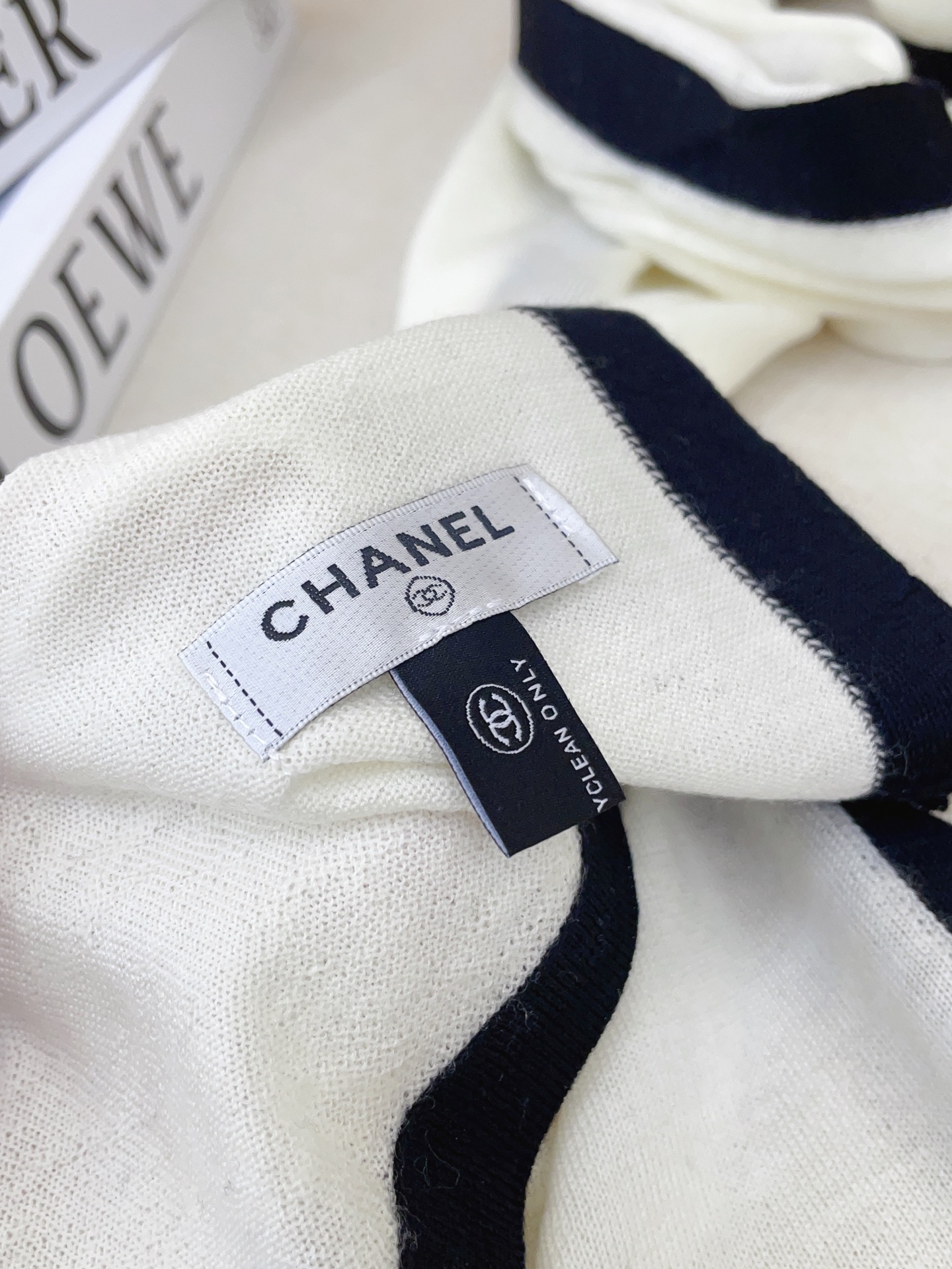 ✨✨小香秋冬新款围巾羊绒针织长巾‼️美翻了[流泪]御用殿堂级极品‼️新款在售 进口纯羊绒针织毛线❗️美丽