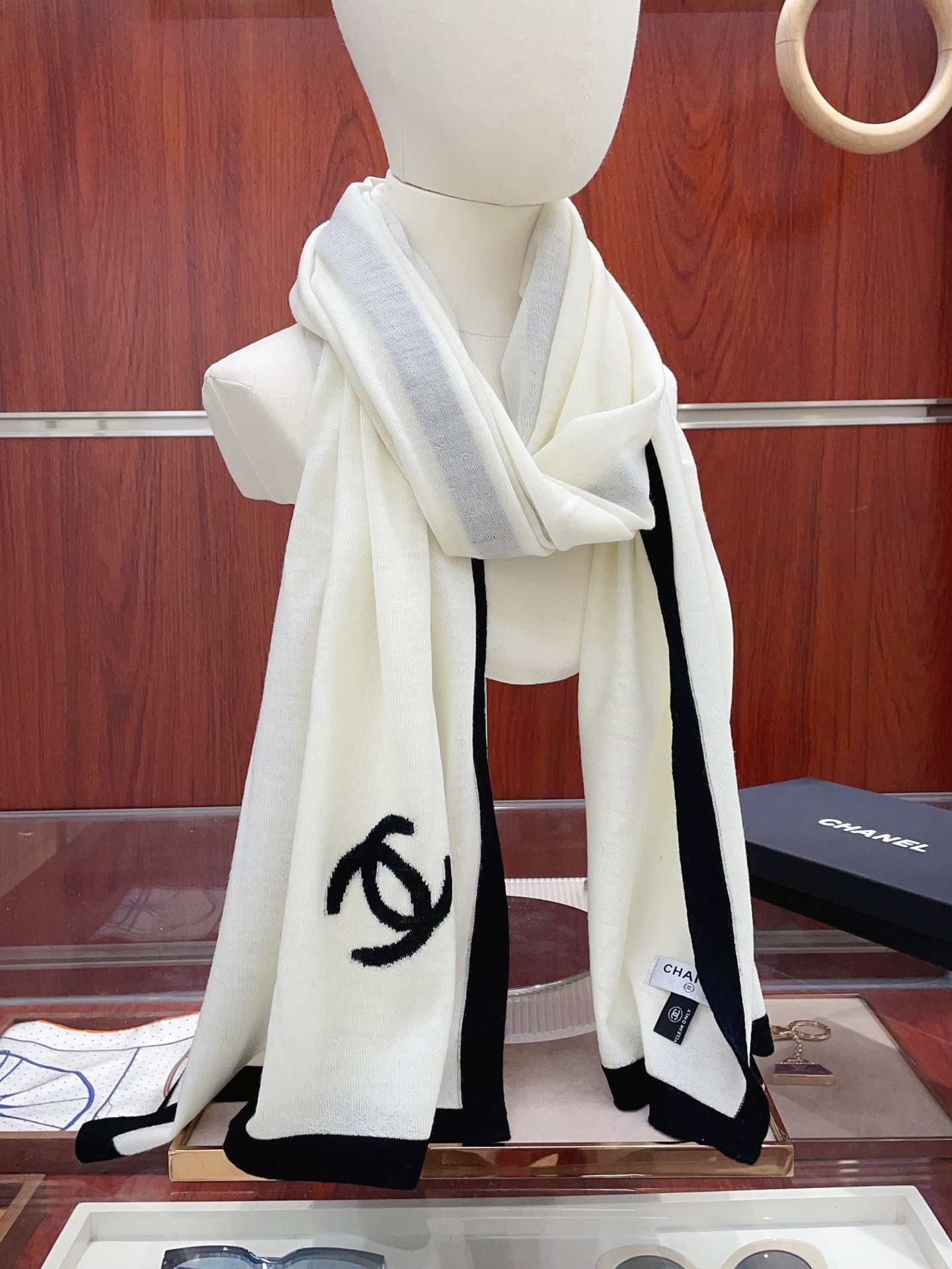 ✨✨小香秋冬新款围巾羊绒针织长巾‼️美翻了[流泪]御用殿堂级极品‼️新款在售 进口纯羊绒针织毛线❗️美丽