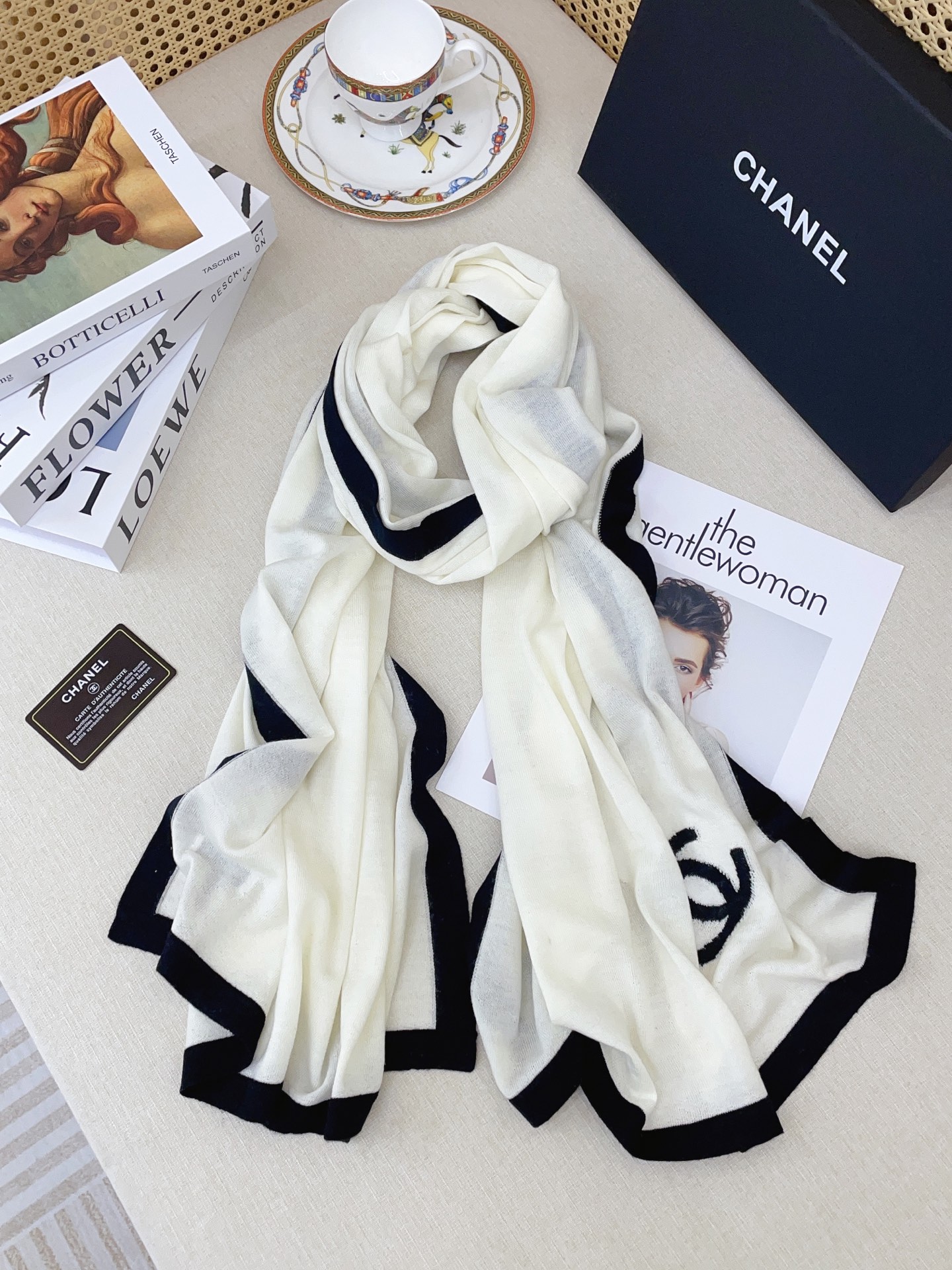 ✨✨小香秋冬新款围巾羊绒针织长巾‼️美翻了[流泪]御用殿堂级极品‼️新款在售 进口纯羊绒针织毛线❗️美丽