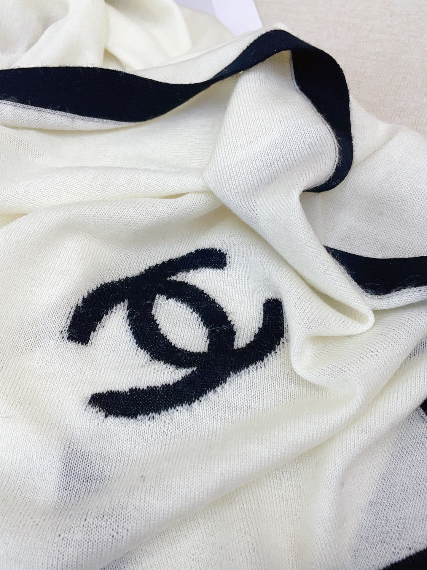 ✨✨小香秋冬新款围巾羊绒针织长巾‼️美翻了[流泪]御用殿堂级极品‼️新款在售 进口纯羊绒针织毛线❗️美丽