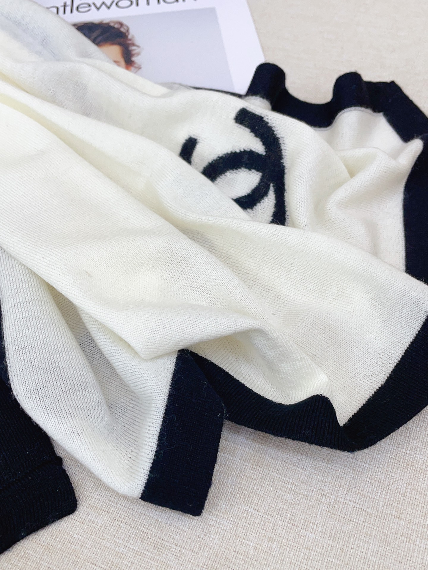 ✨✨小香秋冬新款围巾羊绒针织长巾‼️美翻了[流泪]御用殿堂级极品‼️新款在售 进口纯羊绒针织毛线❗️美丽