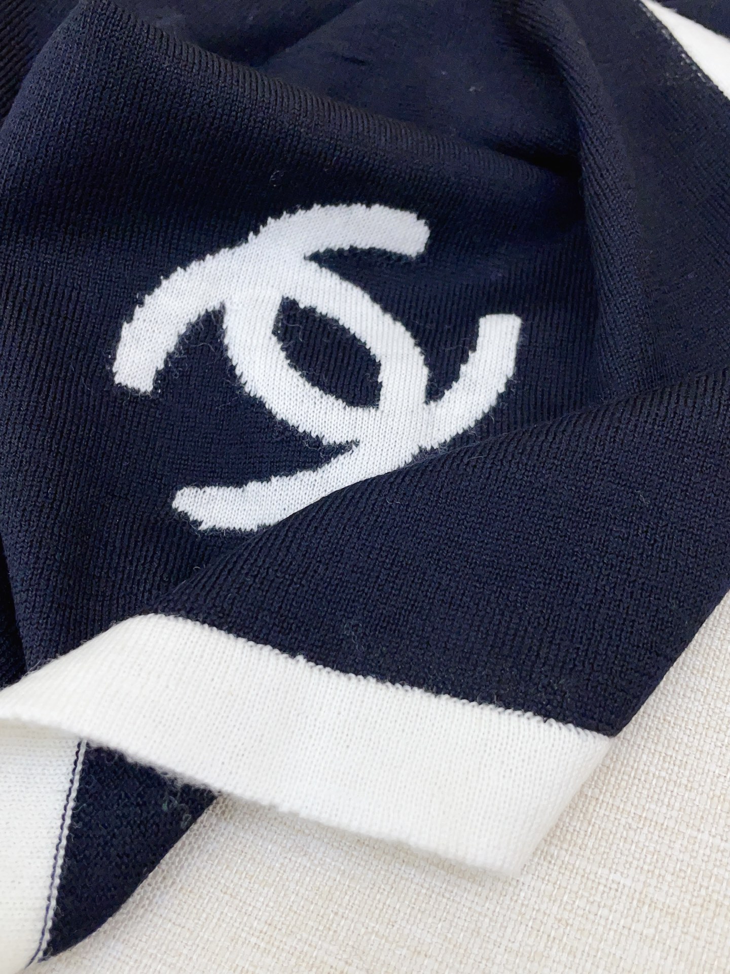 ✨✨小香秋冬新款围巾羊绒针织长巾‼️美翻了[流泪]御用殿堂级极品‼️新款在售 进口纯羊绒针织毛线❗️美丽