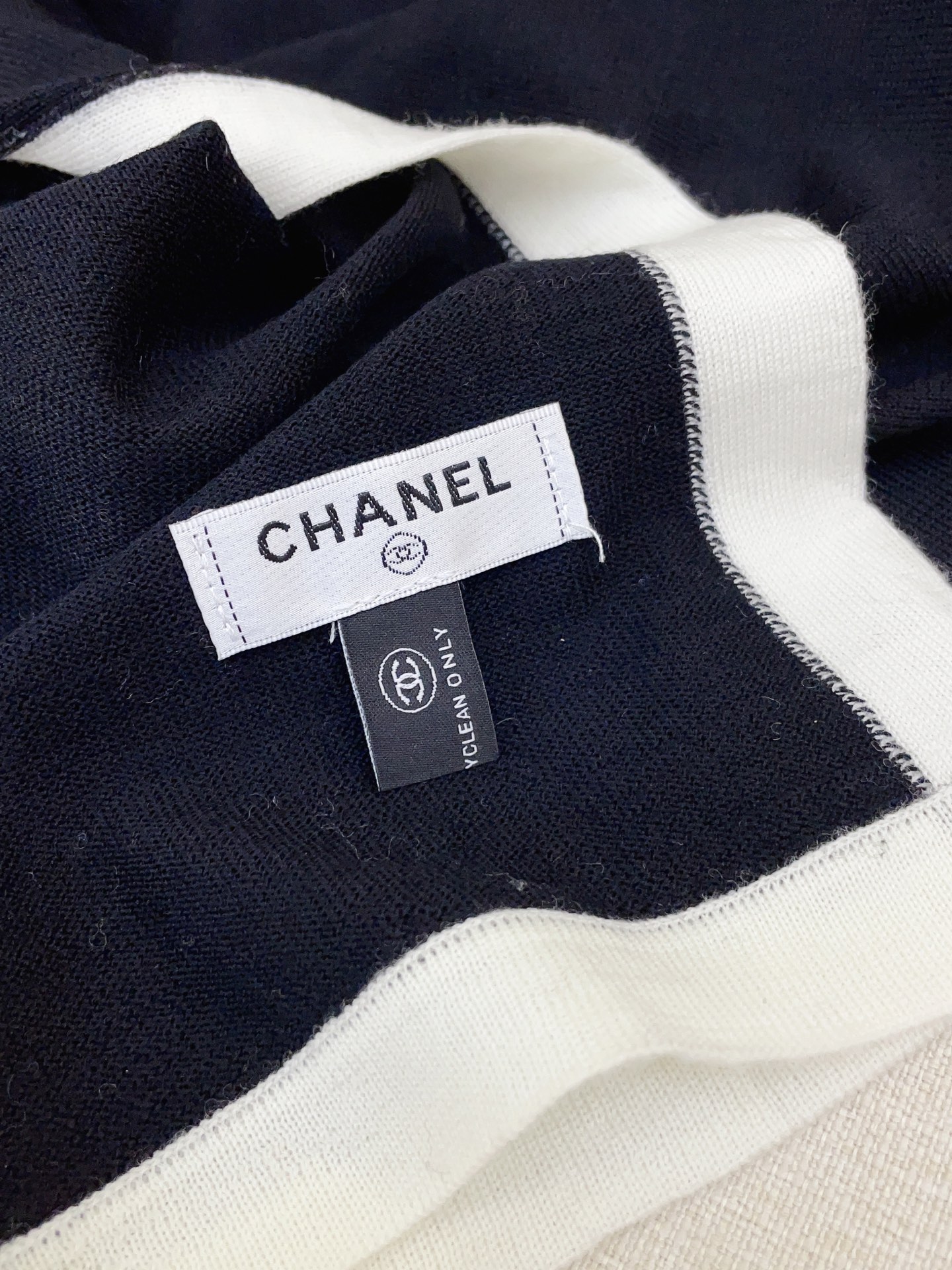 ✨✨小香秋冬新款围巾羊绒针织长巾‼️美翻了[流泪]御用殿堂级极品‼️新款在售 进口纯羊绒针织毛线❗️美丽