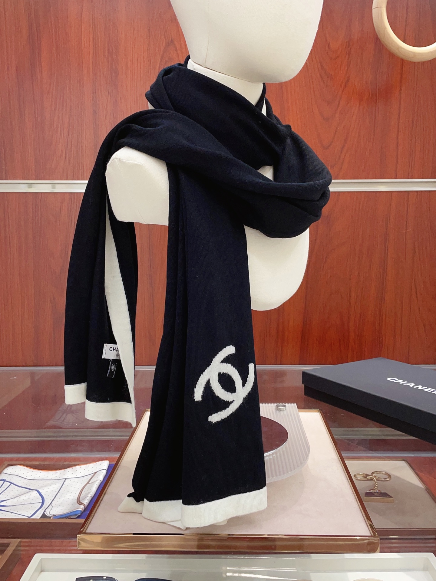 ✨✨小香秋冬新款围巾羊绒针织长巾‼️美翻了[流泪]御用殿堂级极品‼️新款在售 进口纯羊绒针织毛线❗️美丽