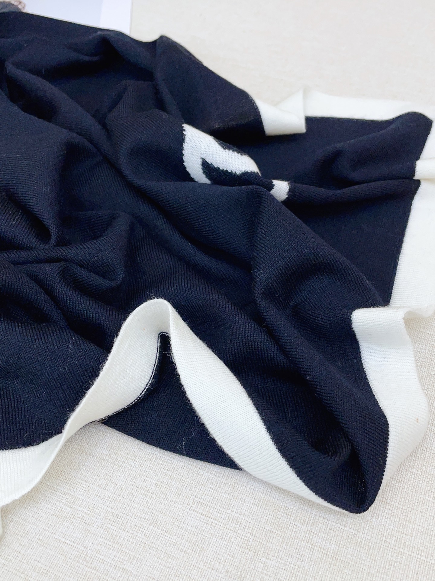 ✨✨小香秋冬新款围巾羊绒针织长巾‼️美翻了[流泪]御用殿堂级极品‼️新款在售 进口纯羊绒针织毛线❗️美丽