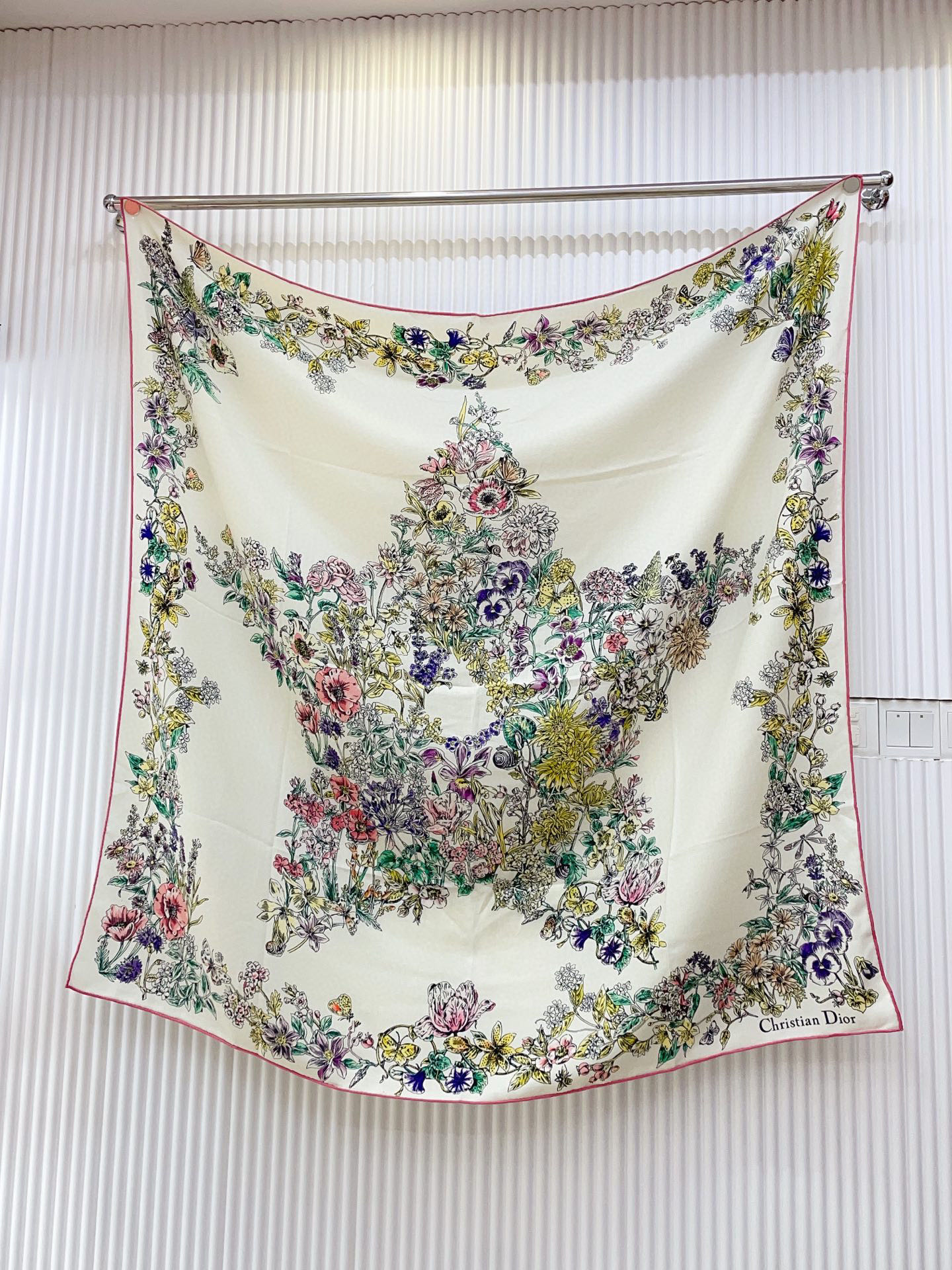 ✨✨【双面同色 丝毛款】CD家羊绒新款 买了都说好看‼️推荐💕双面同色羊绒方巾‼️D家ZG爆款🎁💟立体呈