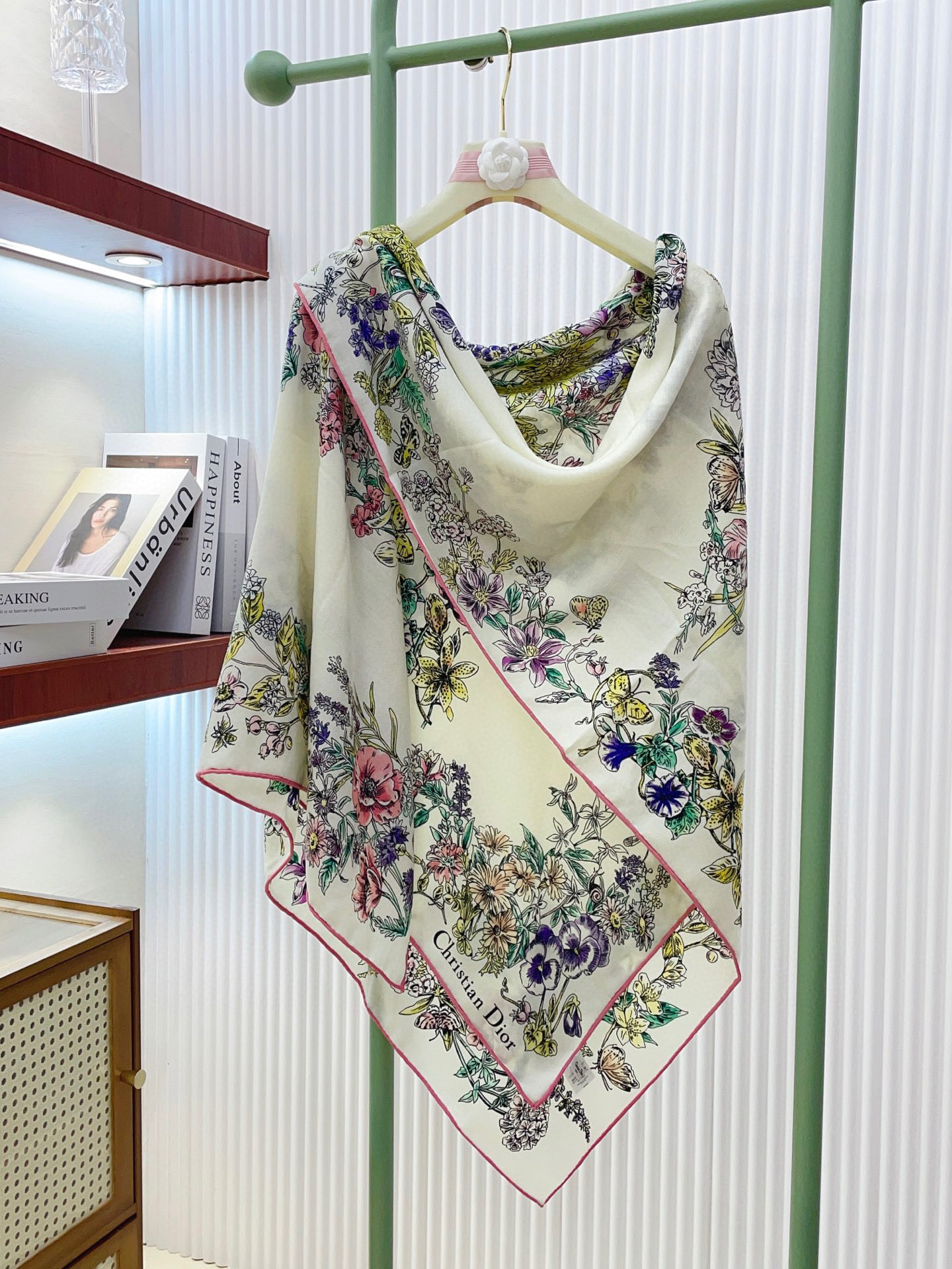 ✨✨【双面同色 丝毛款】CD家羊绒新款 买了都说好看‼️推荐💕双面同色羊绒方巾‼️D家ZG爆款🎁💟立体呈