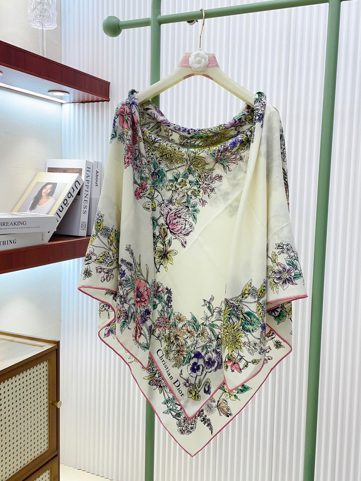 ✨✨【双面同色 丝毛款】CD家羊绒新款 买了都说好看‼️推荐💕双面同色羊绒方巾‼️D家ZG爆款🎁💟立体呈