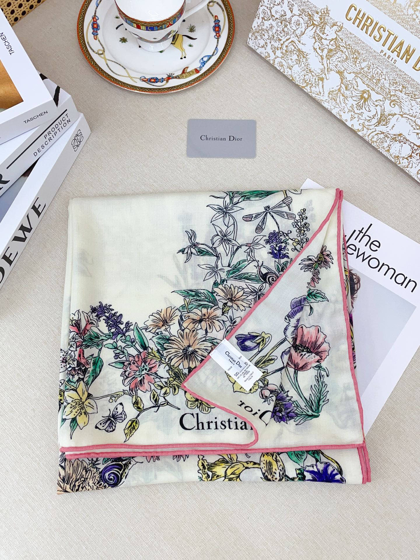 ✨✨【双面同色 丝毛款】CD家羊绒新款 买了都说好看‼️推荐💕双面同色羊绒方巾‼️D家ZG爆款🎁💟立体呈