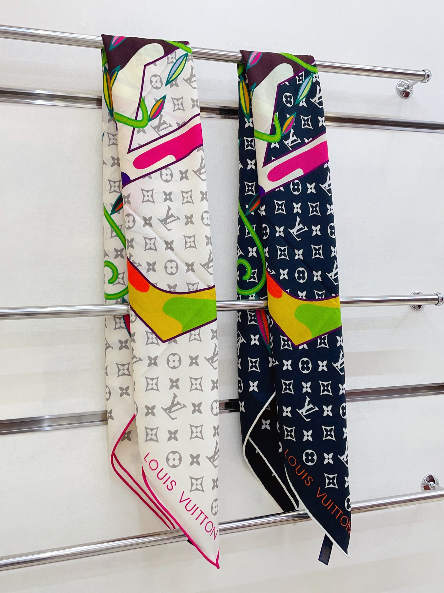 ✨✨【双面同色 丝毛款】L家羊绒新款 买了都说好看‼️推荐💕双面同色羊绒方巾‼️驴家ZG爆款🎁💟立体呈现