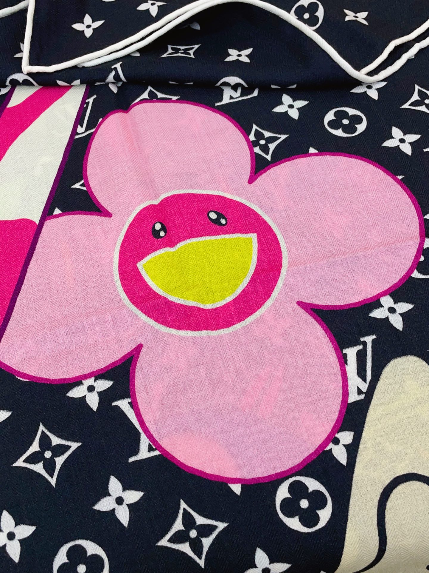 ✨✨【双面同色 丝毛款】L家羊绒新款 买了都说好看‼️推荐💕双面同色羊绒方巾‼️驴家ZG爆款🎁💟立体呈现